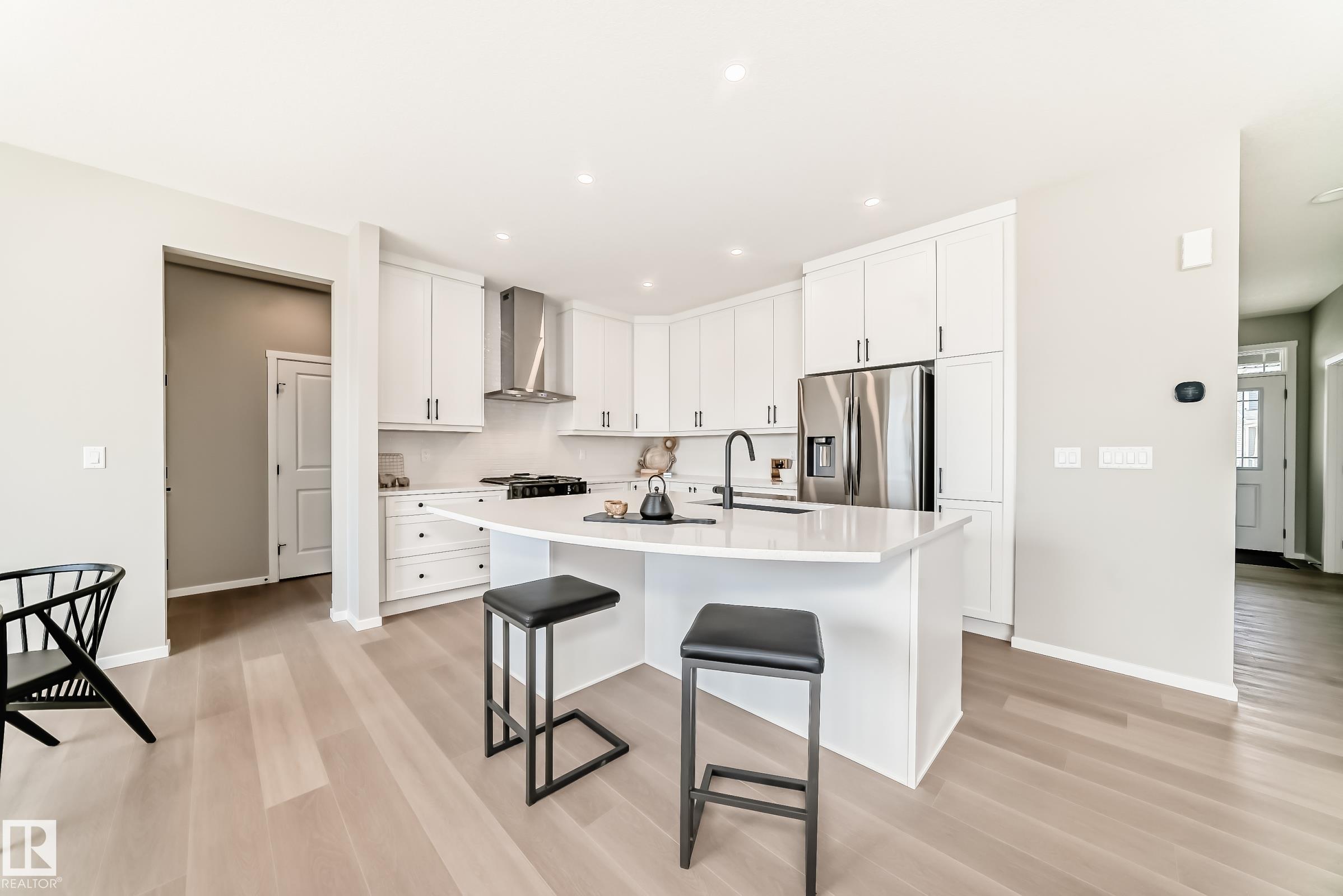 https://zimg.paragon.ice.com/ParagonImages/Property/PM/RAE/225399506/6/0/0/e37c5ccab9a775388c791f6cd7abc68d/1/8ed00b9344869e33bcd87bfb6982cec9/225399506-46f2f61d-b494-4bcd-b531-3cc54aa41da0.JPG