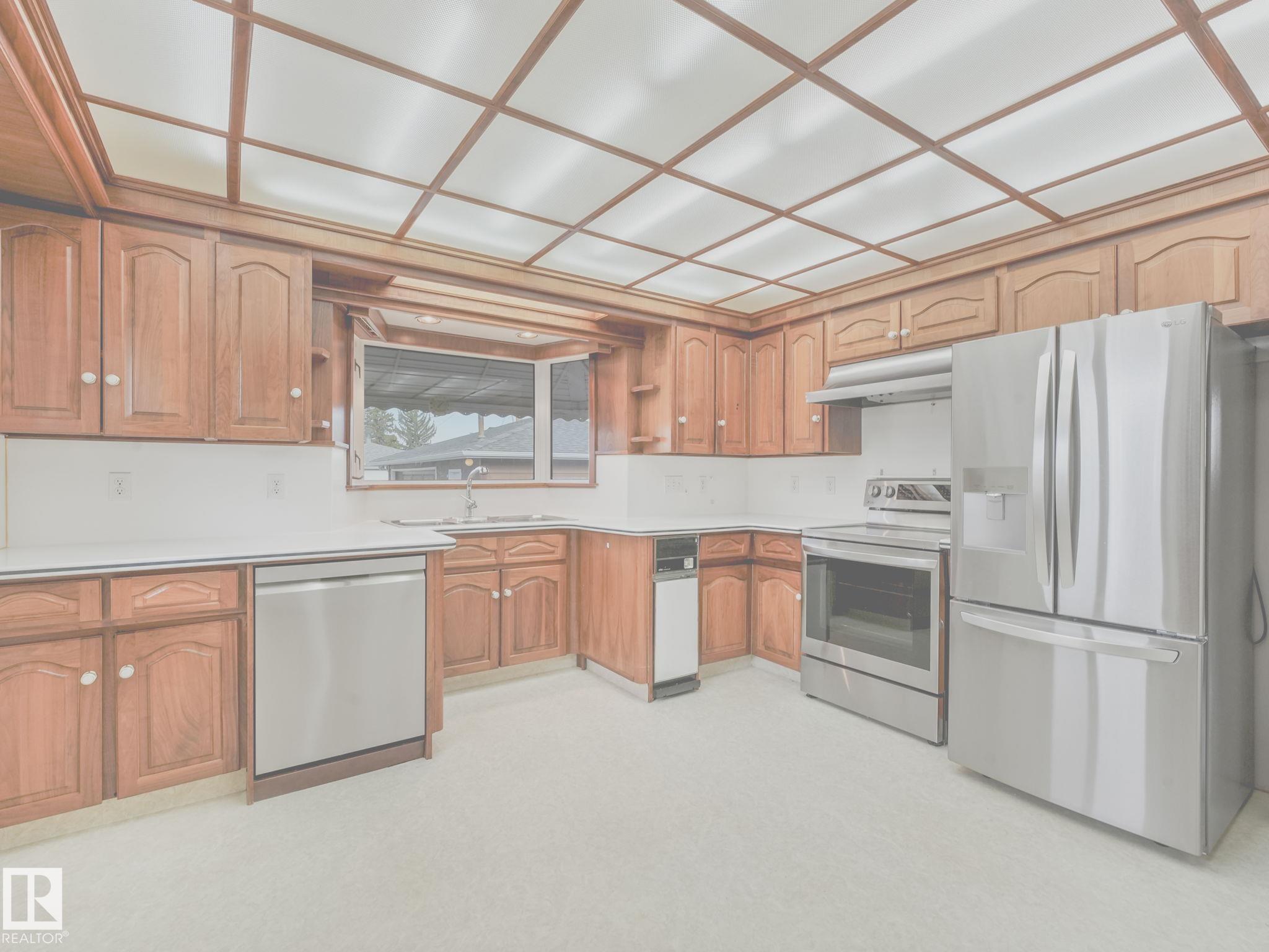 https://zimg.paragon.ice.com/ParagonImages/Property/PM/RAE/225399508/10/0/0/c588439e8ca9e6da409876a8e785c728/1/ec368a5e2874f4727107ea0137f9b54f/225399508-f6e782a7-993c-41f2-b601-3c9146b301a5.JPG