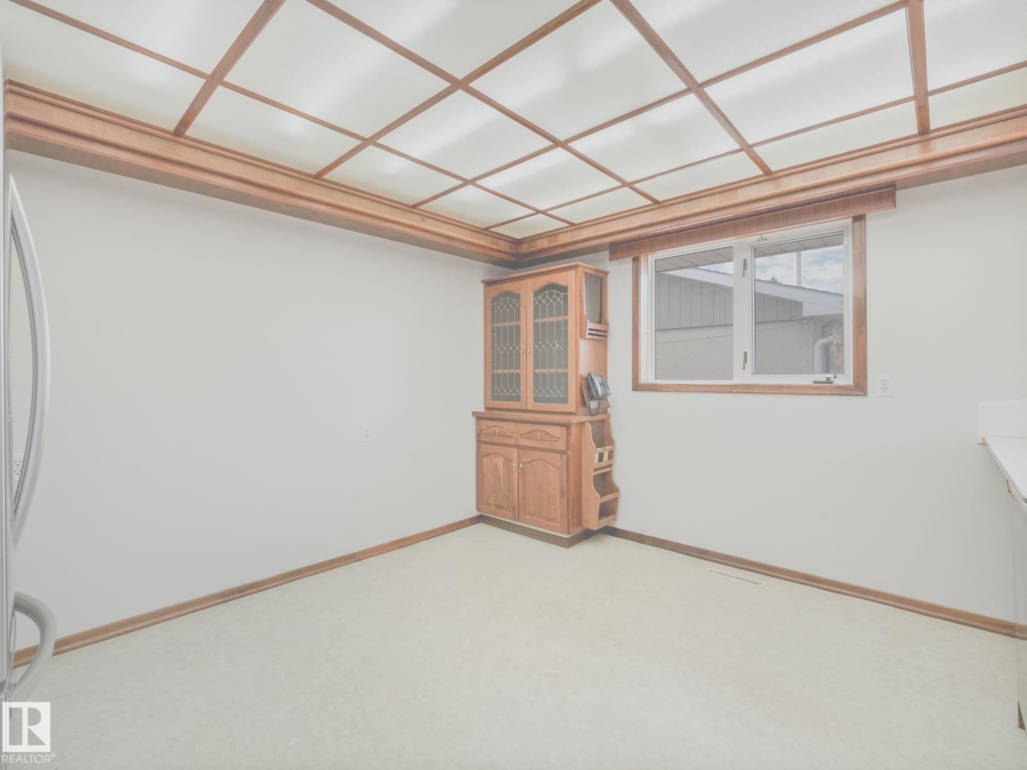 https://zimg.paragon.ice.com/ParagonImages/Property/PM/RAE/225399508/13/0/0/fc58e42400362ac8bedf9e958d849d60/1/ec368a5e2874f4727107ea0137f9b54f/225399508-5afc88c7-865f-48a6-ba16-5aecc31a8e37.JPG