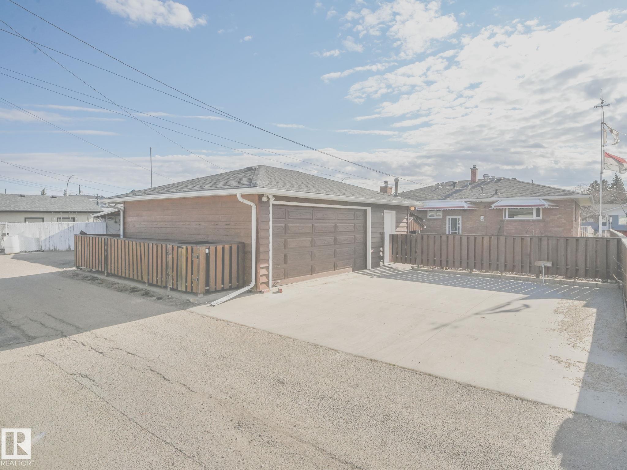 https://zimg.paragon.ice.com/ParagonImages/Property/PM/RAE/225399508/45/0/0/efe4ae6ecd8ee4dfad8d4ead667736e6/1/ec368a5e2874f4727107ea0137f9b54f/225399508-e9ffba3a-3fc3-47e0-9fb2-bc44368fe64c.JPG