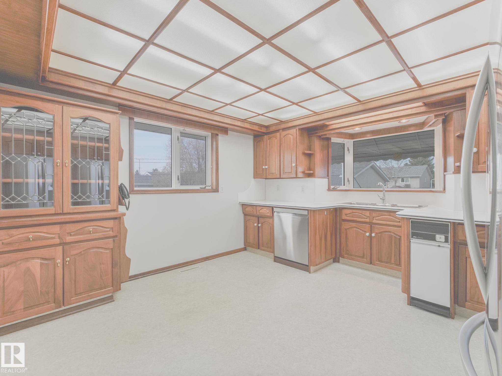 https://zimg.paragon.ice.com/ParagonImages/Property/PM/RAE/225399508/8/0/0/684fdc2cb62005747966bb2072e4b777/1/ec368a5e2874f4727107ea0137f9b54f/225399508-e870d2c7-36ab-4385-a197-72360c34cb14.JPG