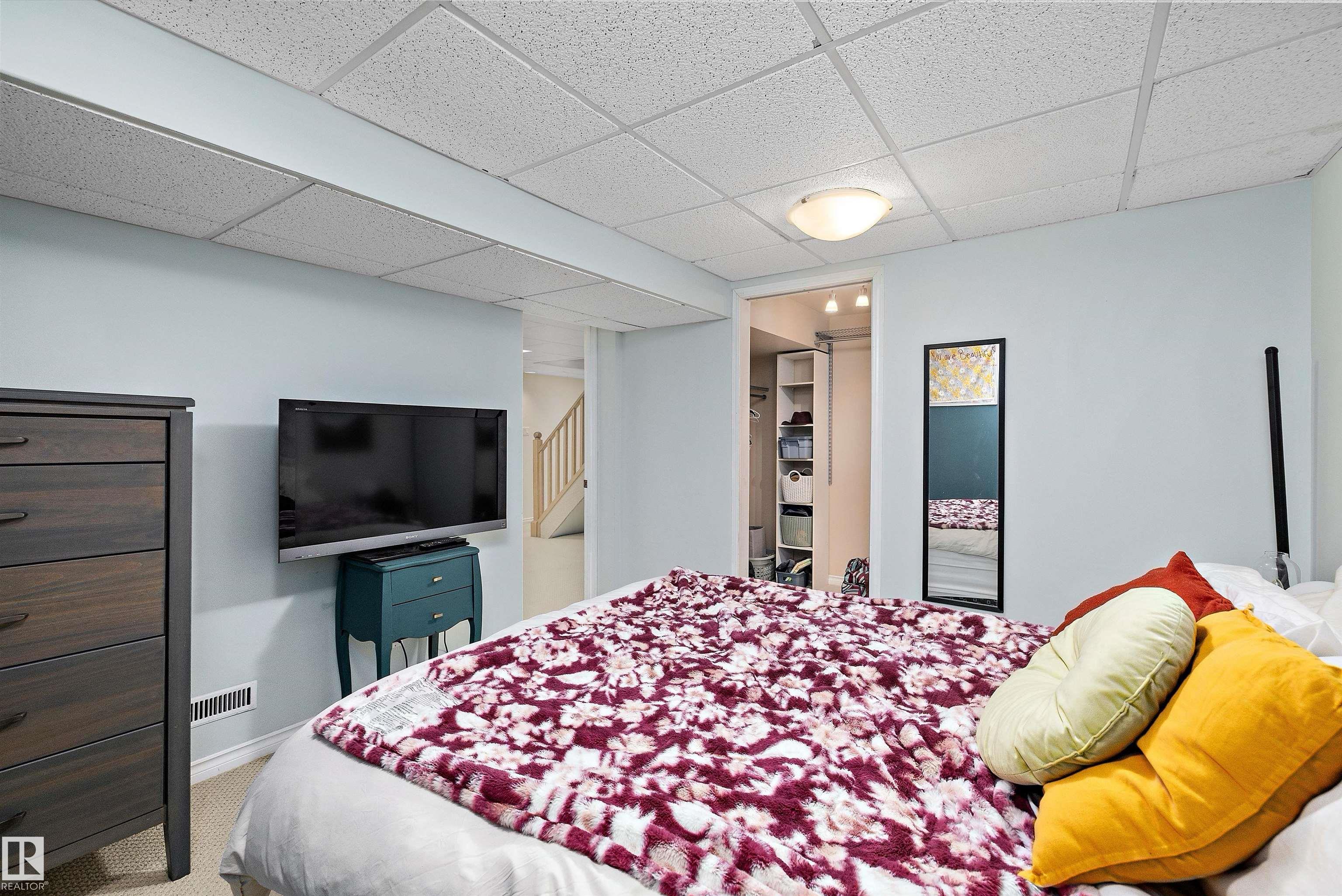 https://zimg.paragon.ice.com/ParagonImages/Property/PM/RAE/225399516/25/0/0/c19a7ad95dd9be61f130ef6476e9b30f/1/f34dfa9648eda35ecdfa71597c1f8a6f/225399516-4ae602c7-5632-4de0-8770-75658a2f3691.JPG