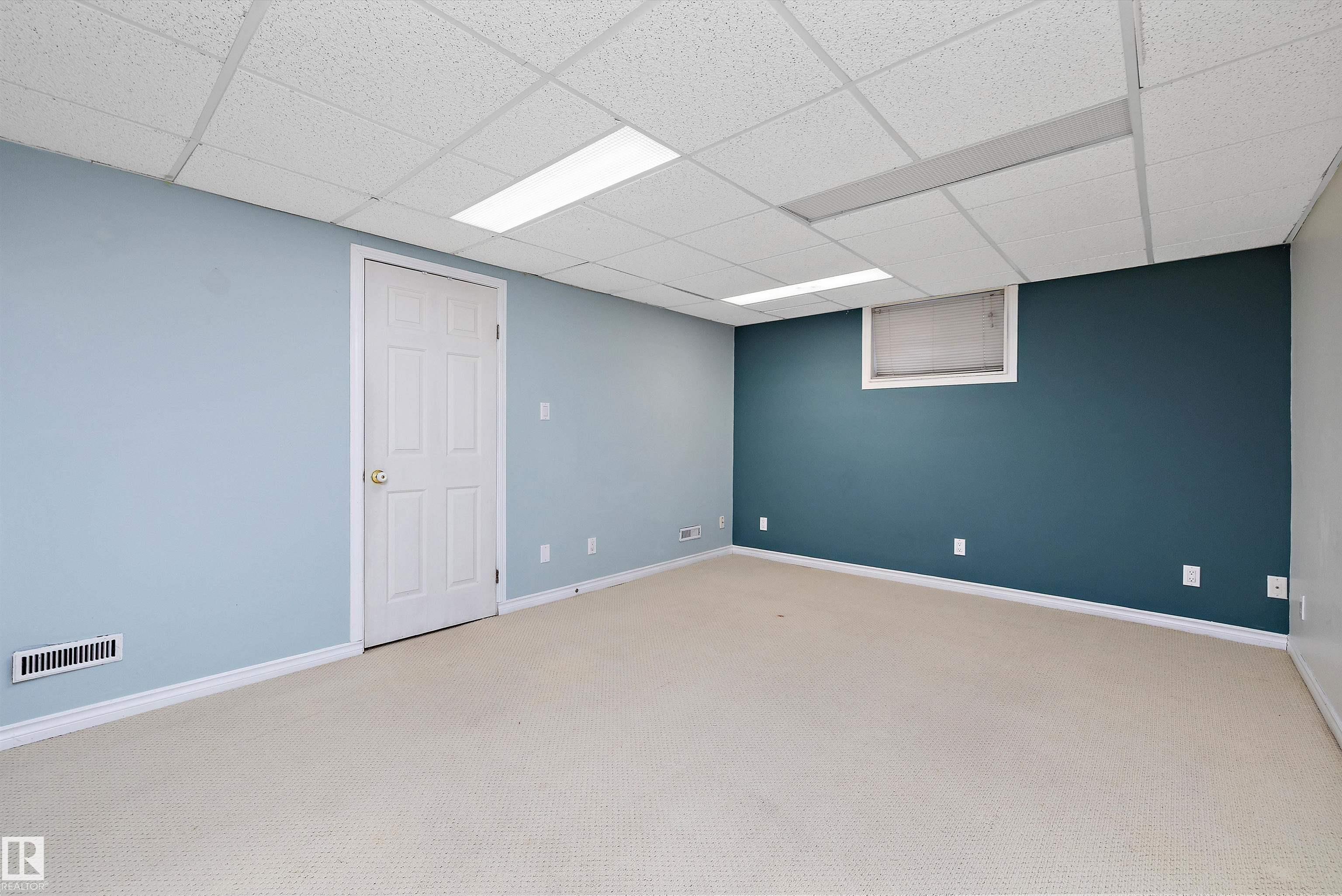 https://zimg.paragon.ice.com/ParagonImages/Property/PM/RAE/225399516/28/0/0/e449de4a06587341949cfc794c758fa7/1/f34dfa9648eda35ecdfa71597c1f8a6f/225399516-8389c2df-5f7d-4b75-aa73-a850d9f1c116.JPG