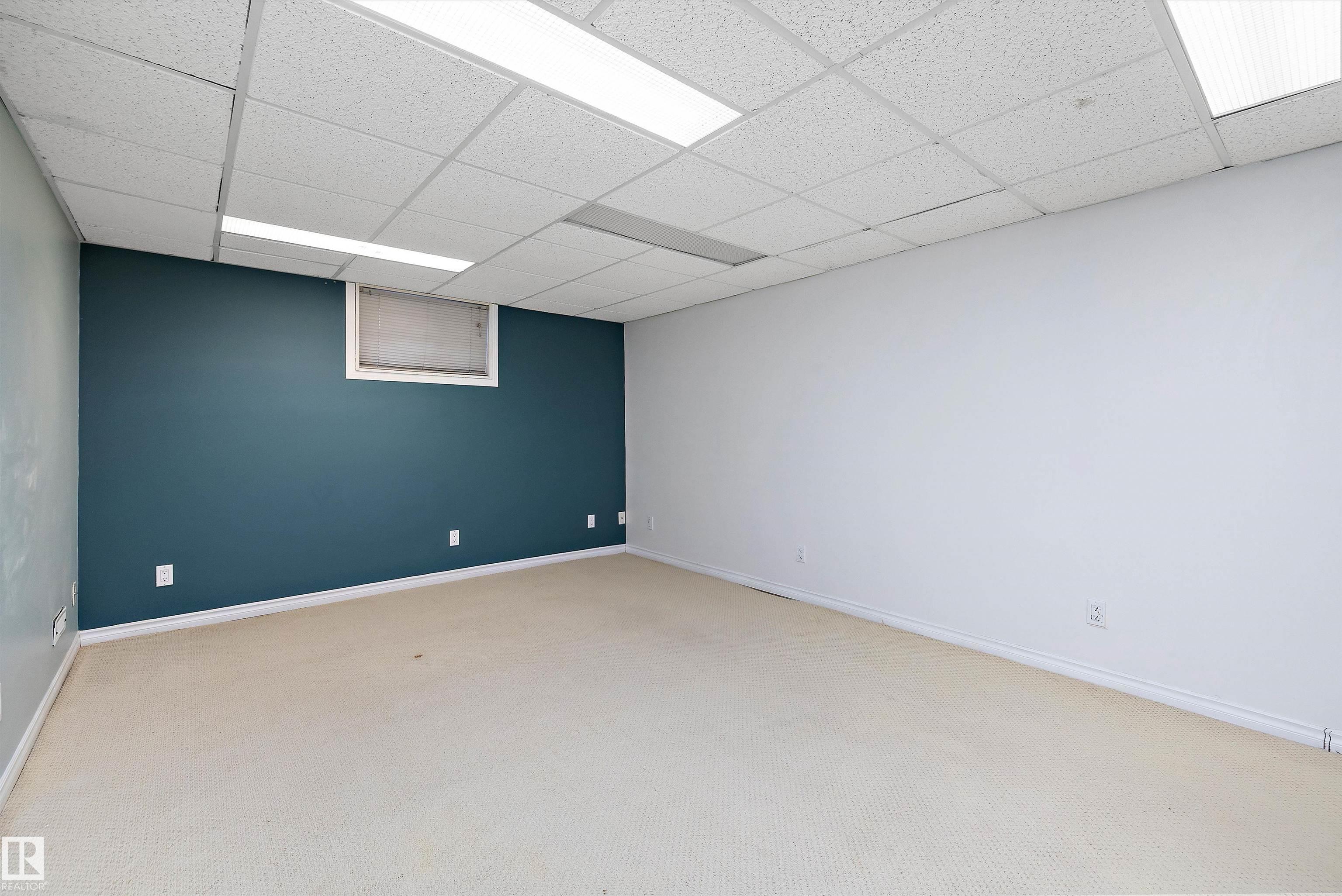 https://zimg.paragon.ice.com/ParagonImages/Property/PM/RAE/225399516/29/0/0/838f5948a1e28448a896988d9861e360/1/f34dfa9648eda35ecdfa71597c1f8a6f/225399516-38b22c21-d3b0-4b6b-97e5-1950ef5d9965.JPG