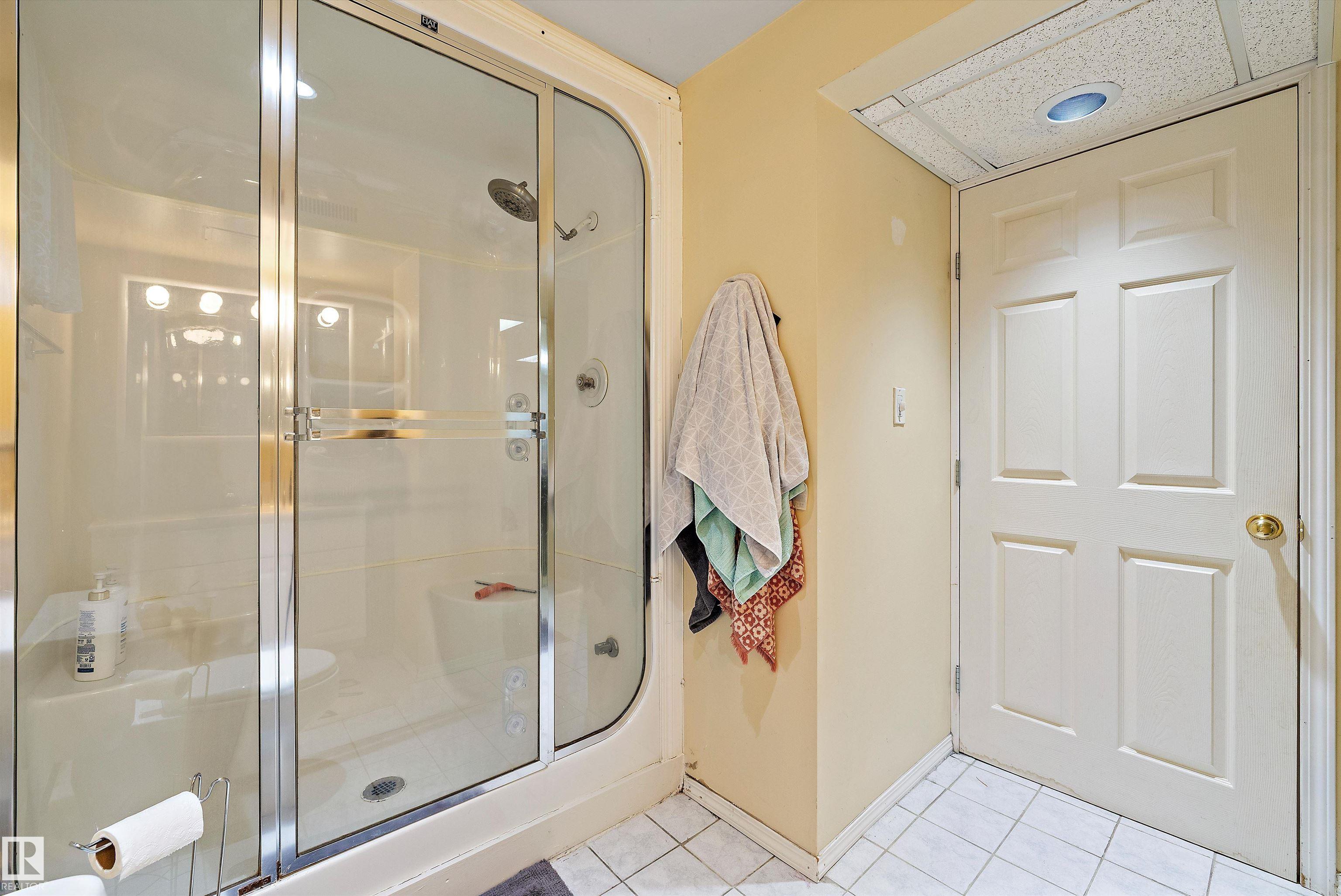 https://zimg.paragon.ice.com/ParagonImages/Property/PM/RAE/225399516/31/0/0/3a96a938fce45f44efeef92b3c3cf38b/1/f34dfa9648eda35ecdfa71597c1f8a6f/225399516-d72b43e1-5ac7-4fb3-bb31-9e3e49c1f9c3.JPG
