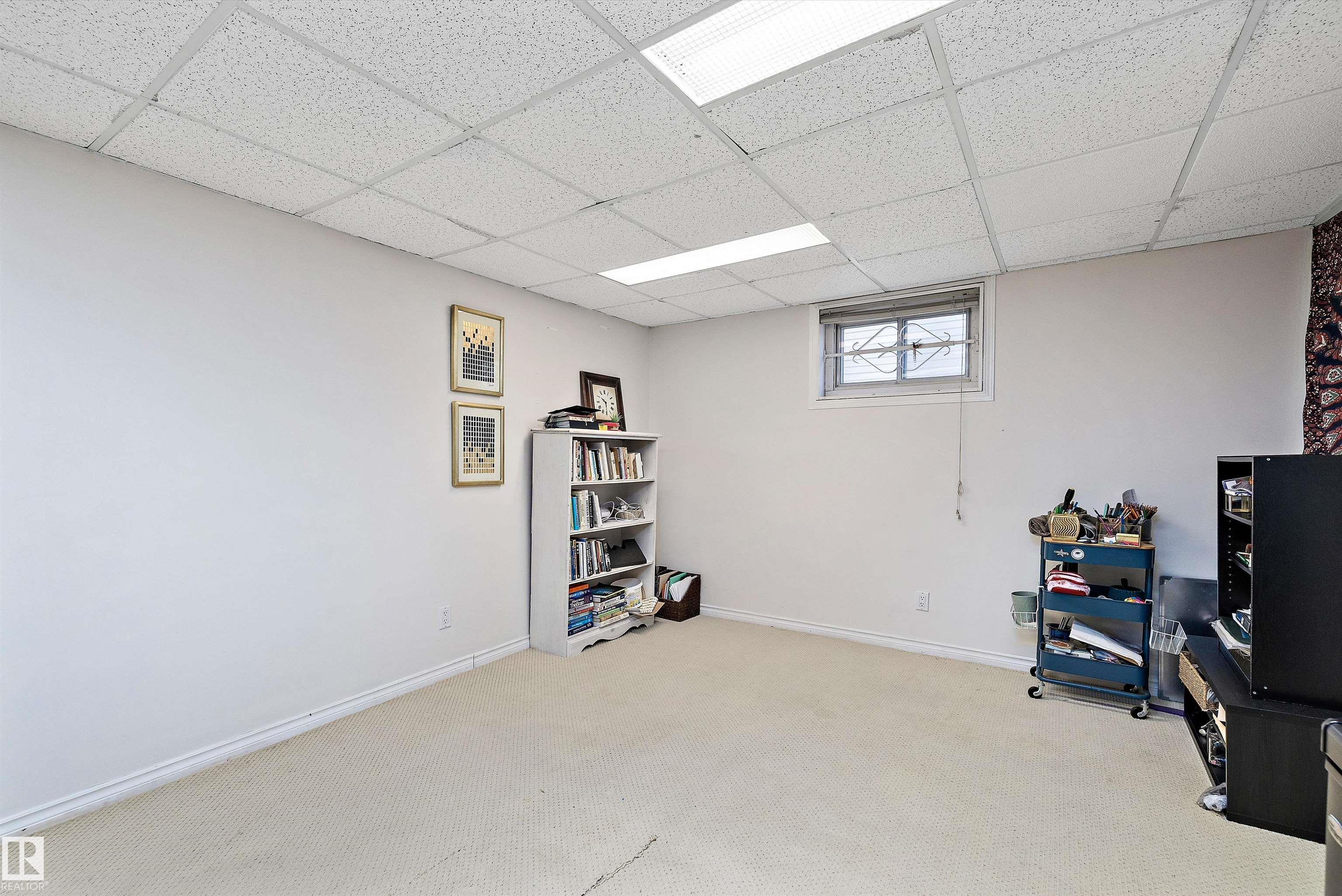 https://zimg.paragon.ice.com/ParagonImages/Property/PM/RAE/225399516/35/0/0/85bd60cc4b88dcb2783e754110ef73fa/1/f34dfa9648eda35ecdfa71597c1f8a6f/225399516-65220cb7-1cc0-44da-ac0d-6908cdc74e6a.JPG