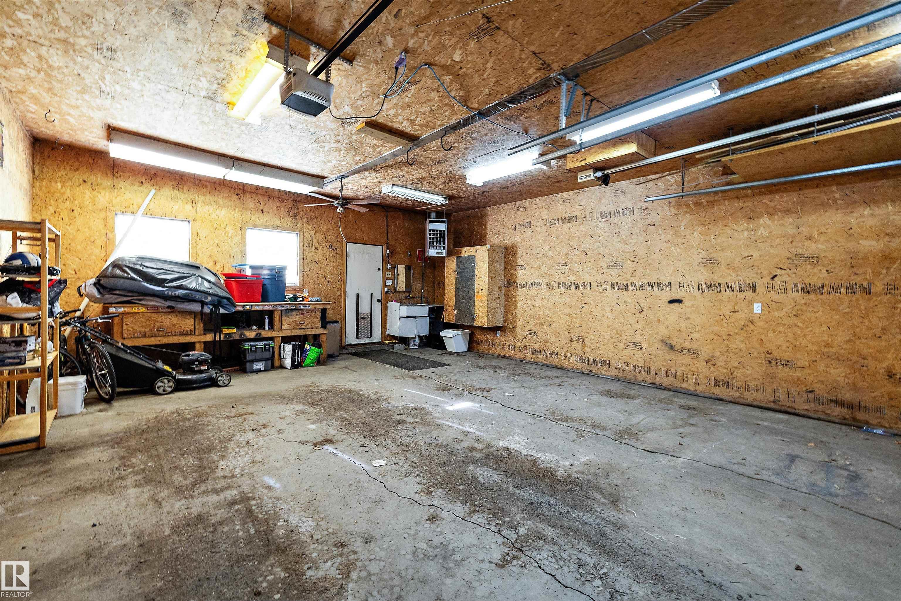 https://zimg.paragon.ice.com/ParagonImages/Property/PM/RAE/225399516/50/0/0/733b8ec825f4a63f892bc257c9bd6a64/1/f34dfa9648eda35ecdfa71597c1f8a6f/225399516-c044f91f-bec0-4081-9ebc-1704bf3fb1af.JPG