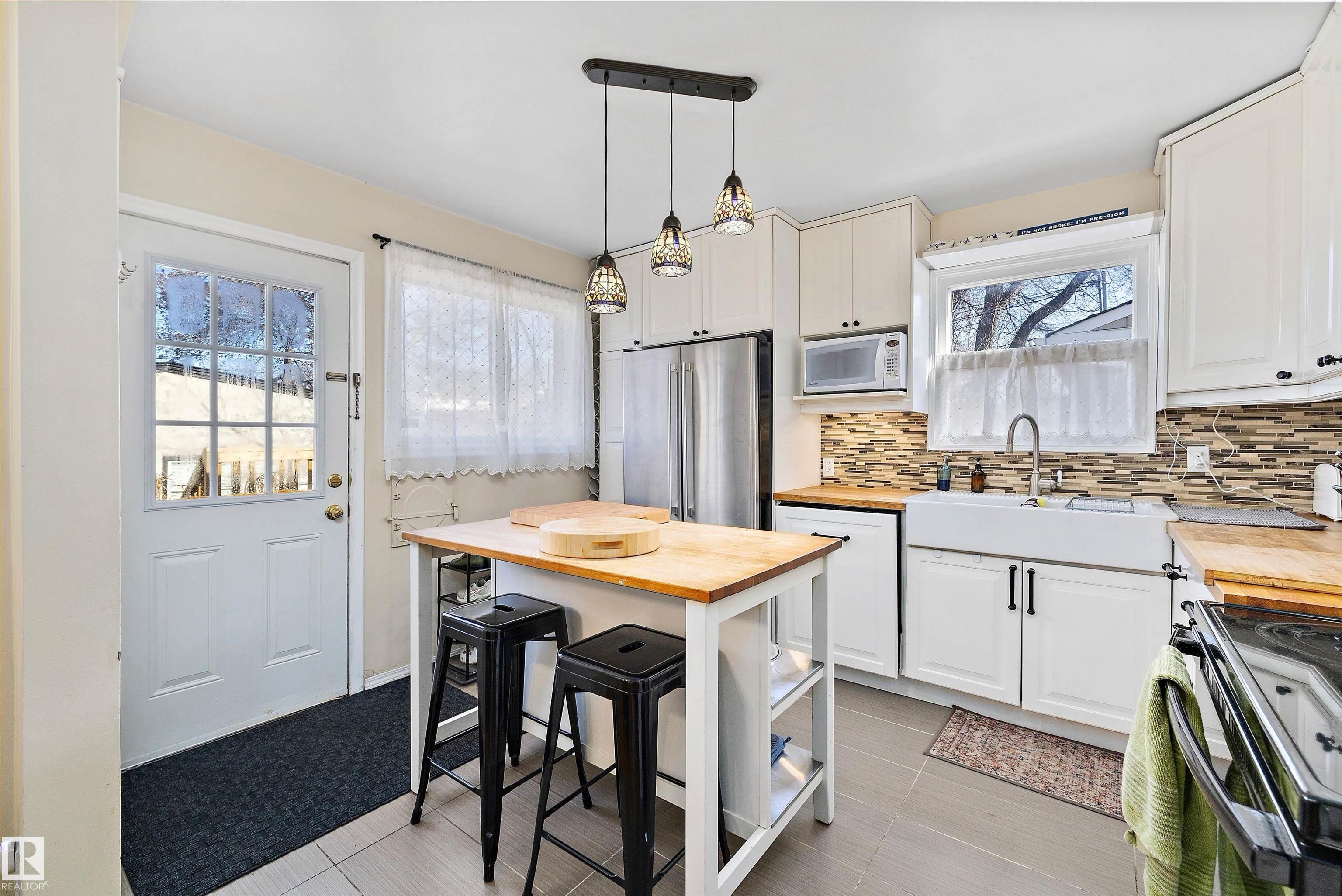 https://zimg.paragon.ice.com/ParagonImages/Property/PM/RAE/225399516/8/0/0/441cee7a19a693d3af69dd09f670d26c/1/f34dfa9648eda35ecdfa71597c1f8a6f/225399516-a3ca54a7-092d-43f1-81f8-1a9d0ca0a9f3.JPG