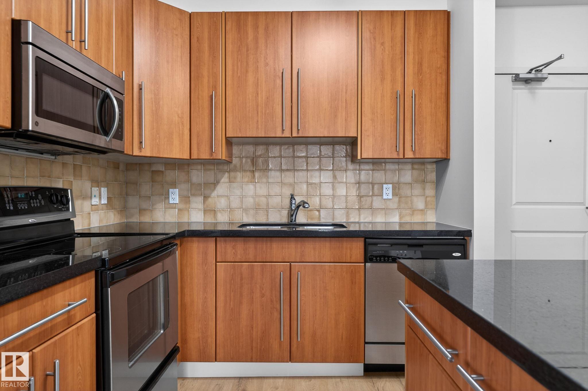 https://zimg.paragon.ice.com/ParagonImages/Property/PM/RAE/225399517/13/0/0/346740042e0245f51356ee8b5257337f/1/343058cd53927566fa548569ac630aed/225399517-f1c2af37-58d7-447a-94b8-291abd3ca5a3.JPG