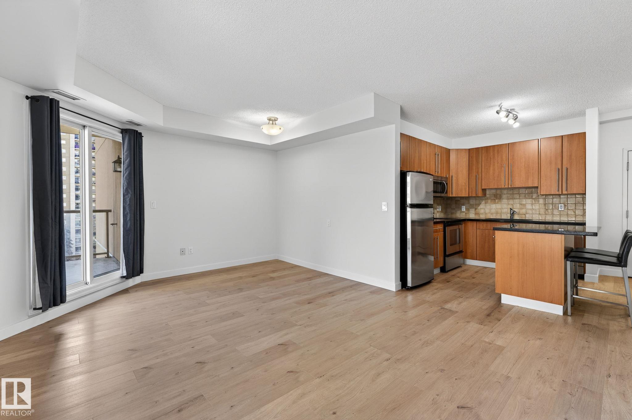 https://zimg.paragon.ice.com/ParagonImages/Property/PM/RAE/225399517/15/0/0/b44af1cf5b6b4b7a0b66e46b6556d255/1/343058cd53927566fa548569ac630aed/225399517-156786cf-4c02-453d-b778-fd0cdc9c2706.JPG