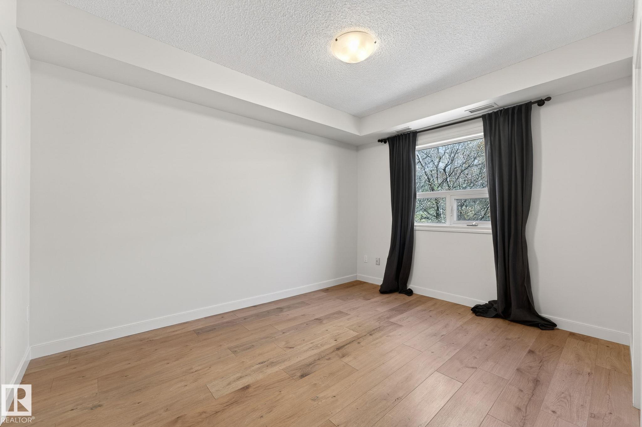https://zimg.paragon.ice.com/ParagonImages/Property/PM/RAE/225399517/22/0/0/b6e7487d713e11feb911f3ae1d6682d4/1/343058cd53927566fa548569ac630aed/225399517-276d7a18-52c3-4bff-b098-ee3ee4508433.JPG