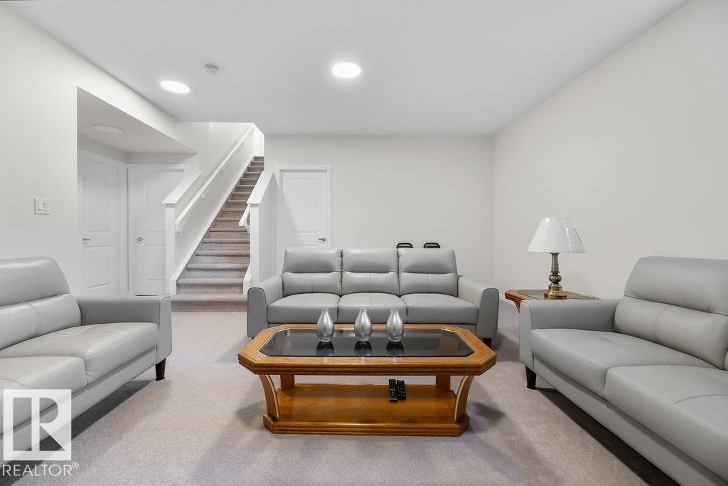 https://zimg.paragon.ice.com/ParagonImages/Property/PM/RAE/225399536/43/0/0/59079e6c3205fb2b38dc7e7ef537a01a/1/3a2bf6b16eb3f9c8e4808f5942757ca7/225399536-52178018-2a53-4571-b851-d9fcd9f22a90.JPG
