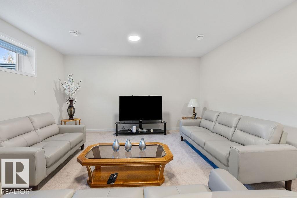 https://zimg.paragon.ice.com/ParagonImages/Property/PM/RAE/225399536/44/0/0/5f4a66d6216fd1a48a1addacb42a3447/1/3a2bf6b16eb3f9c8e4808f5942757ca7/225399536-50f5d6b1-fbaf-49bd-b7a0-3e3abfe329d1.JPG