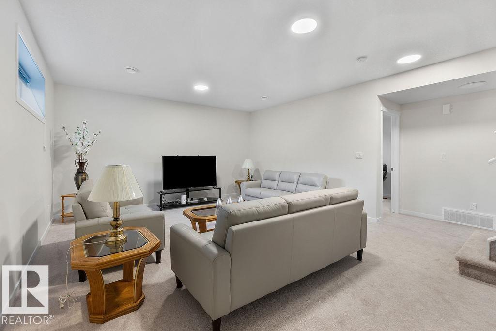 https://zimg.paragon.ice.com/ParagonImages/Property/PM/RAE/225399536/45/0/0/21563070bf8bc3b2c49d9430ffc7c1bd/1/3a2bf6b16eb3f9c8e4808f5942757ca7/225399536-c7903240-ebcc-477d-8b3b-35a3ed7c3e09.JPG