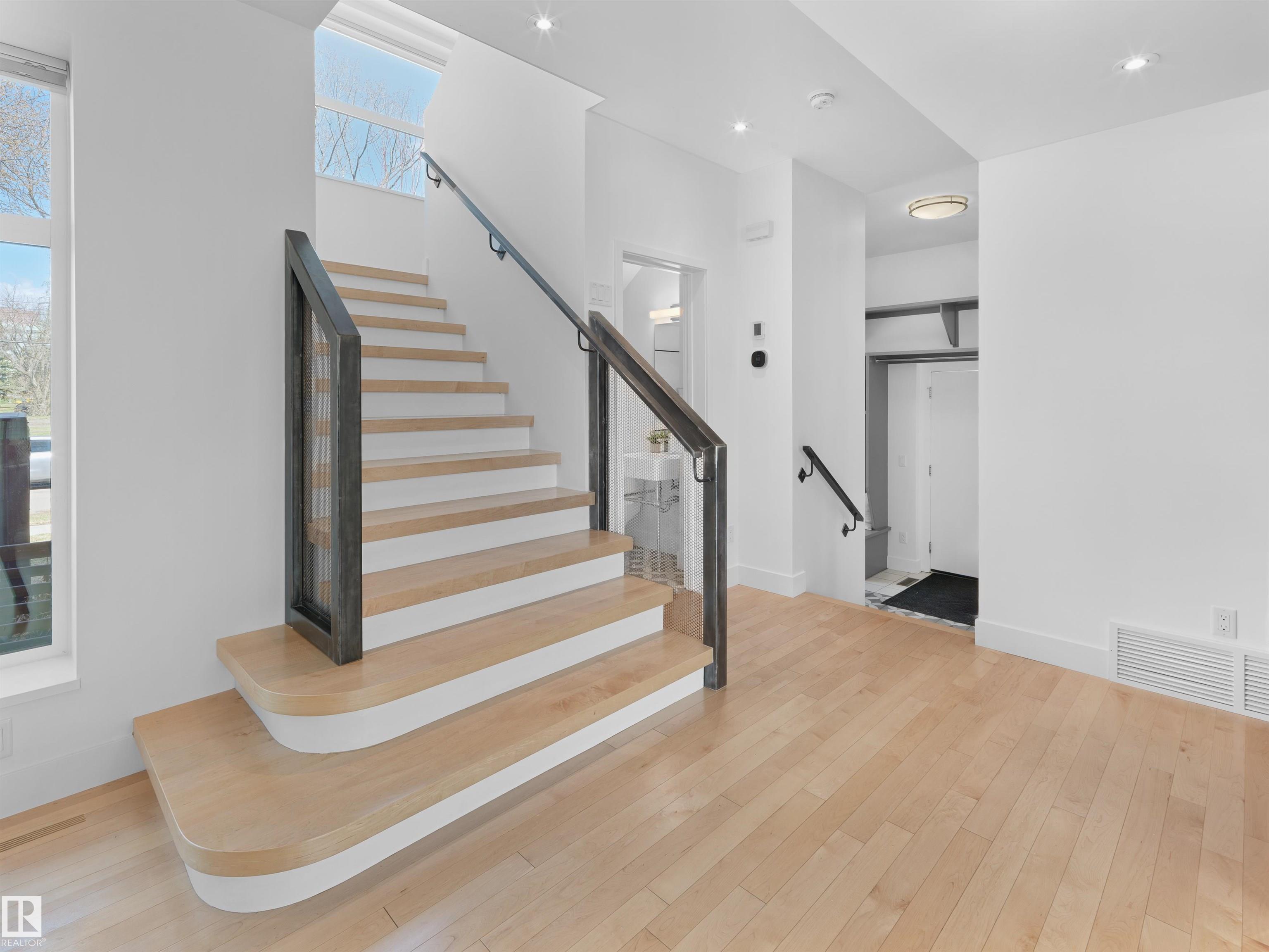 https://zimg.paragon.ice.com/ParagonImages/Property/PM/RAE/225399537/13/0/0/ad9953f9e66dd77344834caf0fade888/1/efb25d209993a46e868323caf1c1a10a/225399537-de952c91-2dd1-4d24-bd3c-f2514fca076a.JPG
