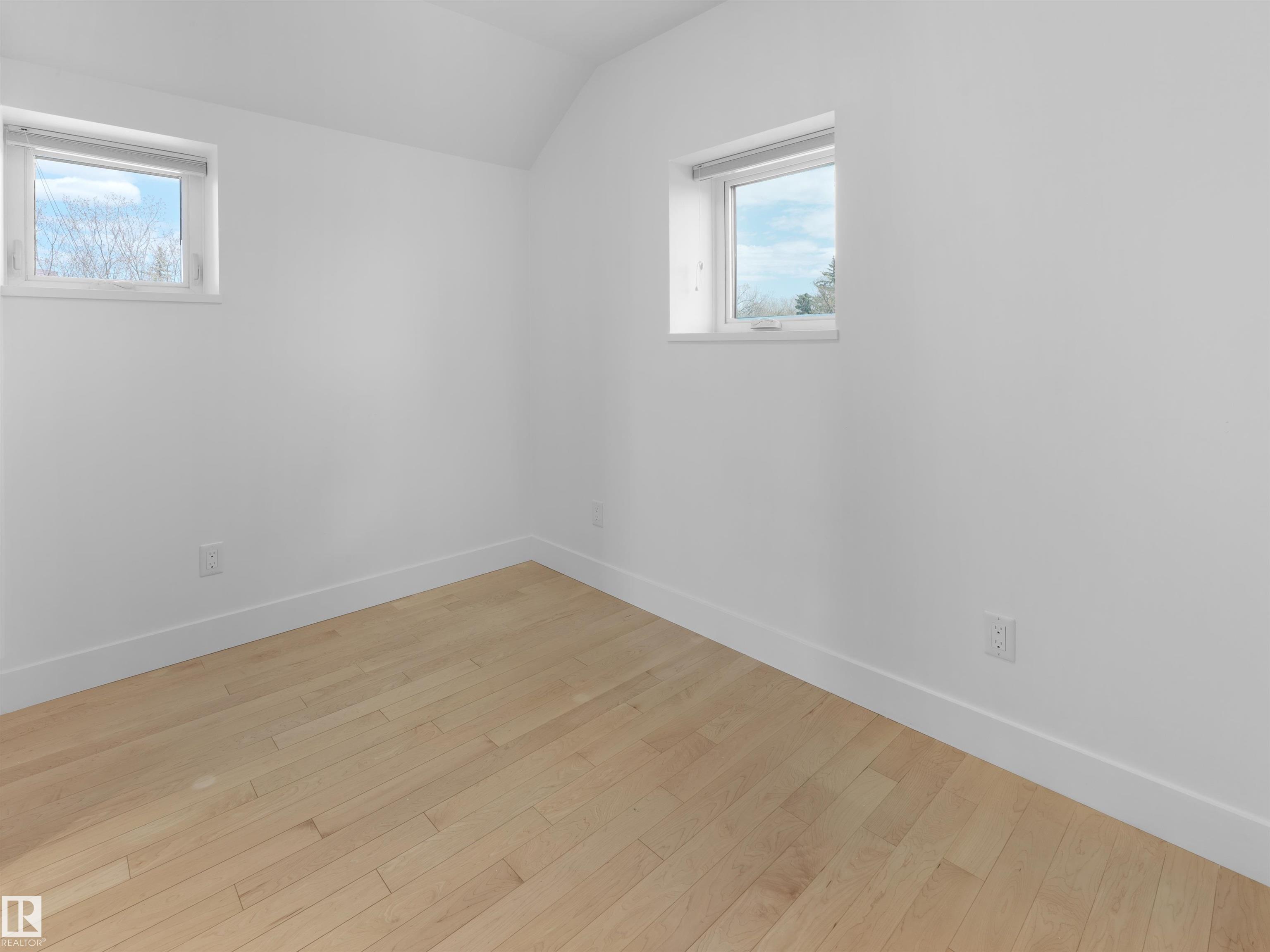 https://zimg.paragon.ice.com/ParagonImages/Property/PM/RAE/225399537/31/0/0/026a4cd833db4976b2c215a223df2292/1/efb25d209993a46e868323caf1c1a10a/225399537-ab38552e-b889-444b-8a7e-279680fbd99a.JPG