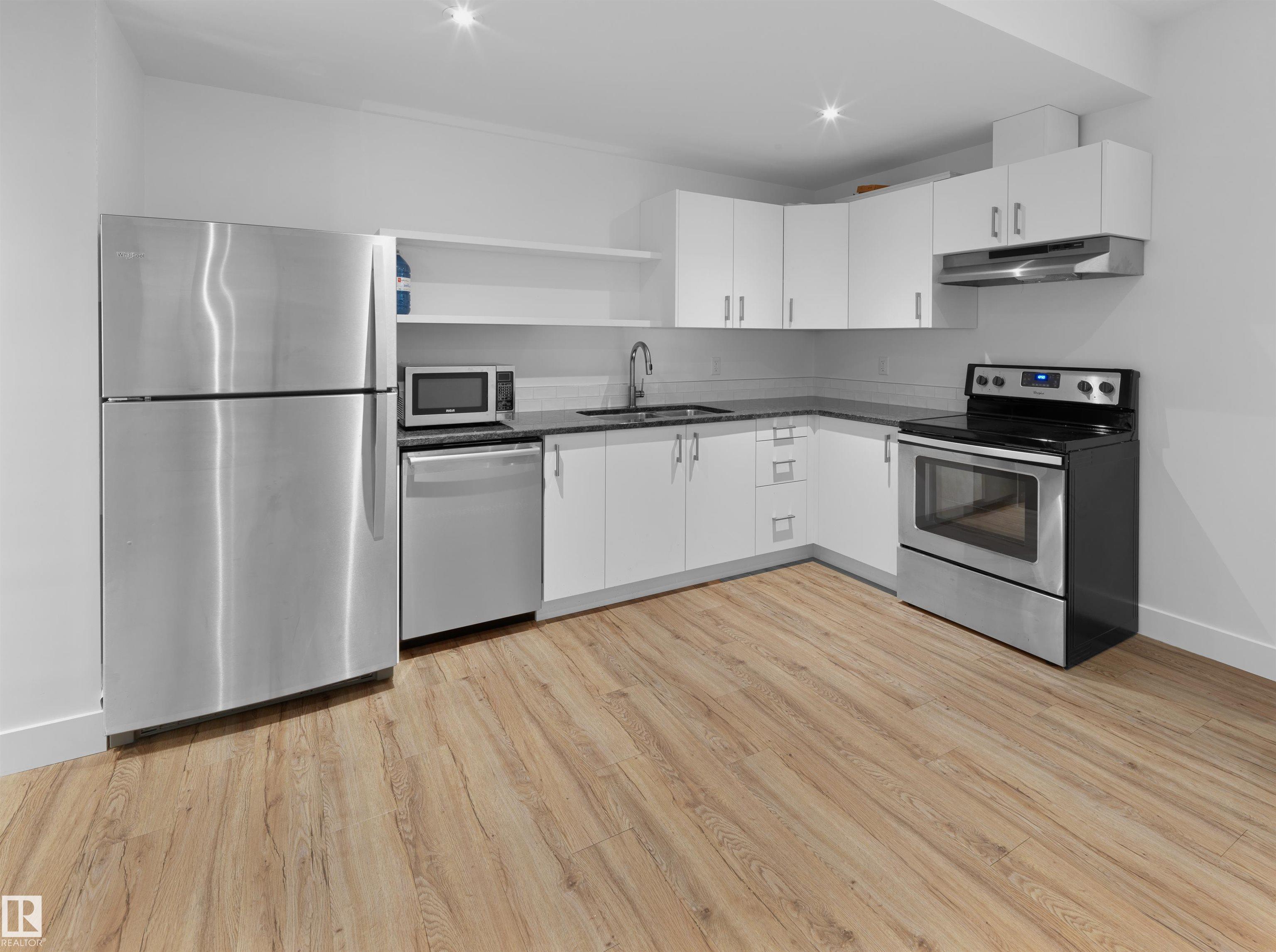https://zimg.paragon.ice.com/ParagonImages/Property/PM/RAE/225399537/37/0/0/b8c8008ca6ed7378beca20d570c1d4fb/1/efb25d209993a46e868323caf1c1a10a/225399537-19a65f02-999f-4f3c-b37a-fee8d503fe72.JPG