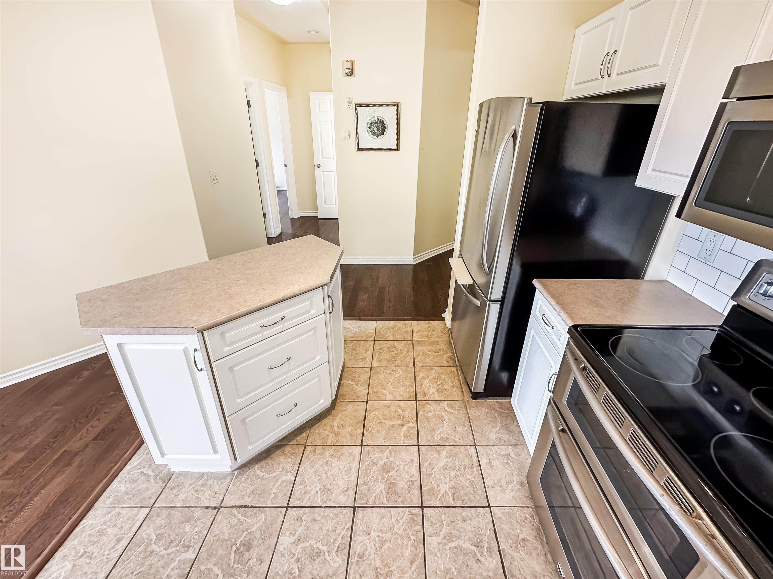 https://zimg.paragon.ice.com/ParagonImages/Property/PM/RAE/225399540/13/0/0/c20c9078130a6b1d7e2f46348547abda/1/e78ad85d7256d19affbc48cdab36248b/225399540-4C6D07EB-8787-4AF1-A690-95F5356ED212.JPG