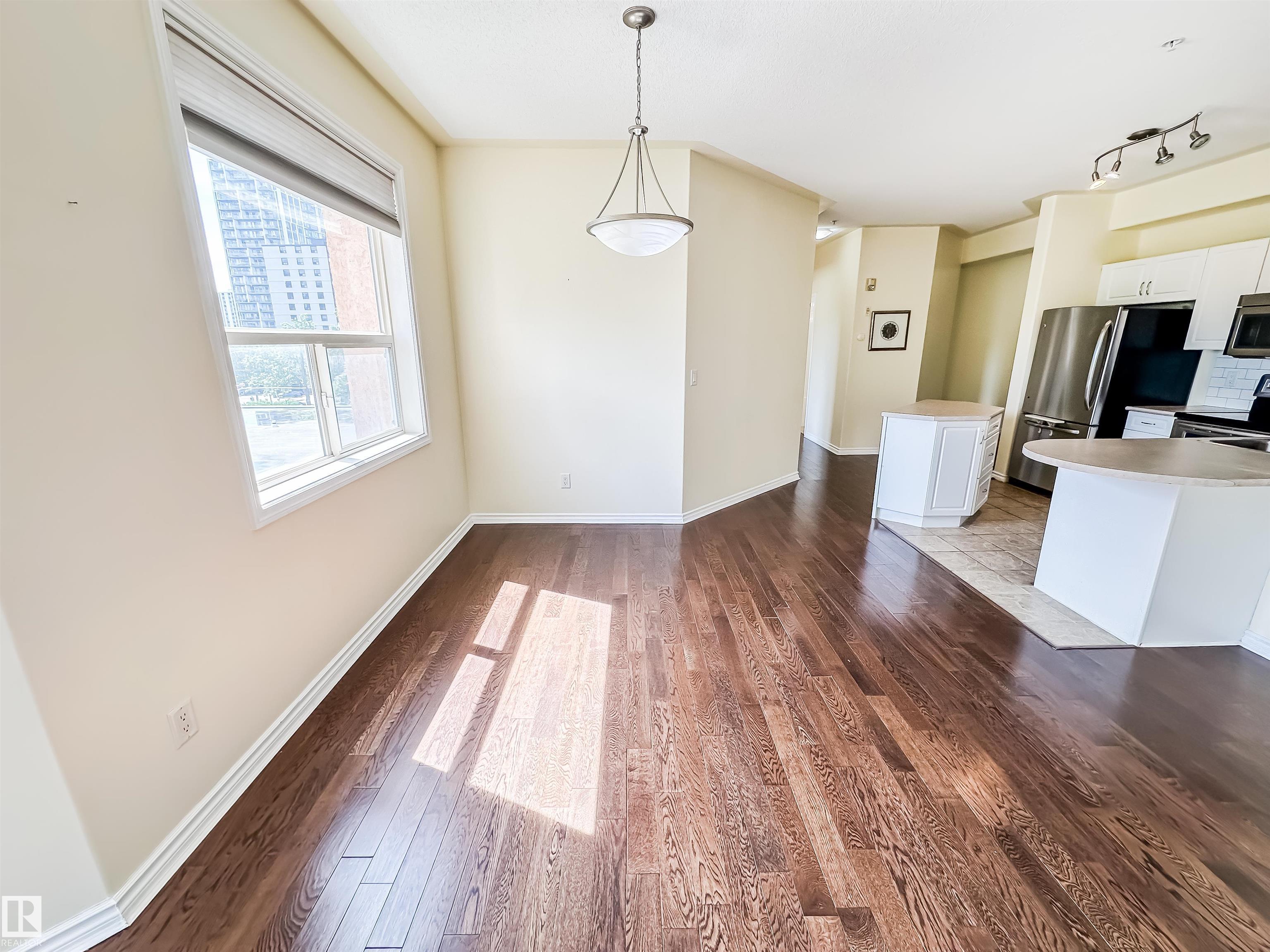 https://zimg.paragon.ice.com/ParagonImages/Property/PM/RAE/225399540/14/0/0/92c61f4880d0323c44e3af375e94c655/1/e78ad85d7256d19affbc48cdab36248b/225399540-CADD13F6-C078-4E3B-B5FD-B5B56004B06C.JPG