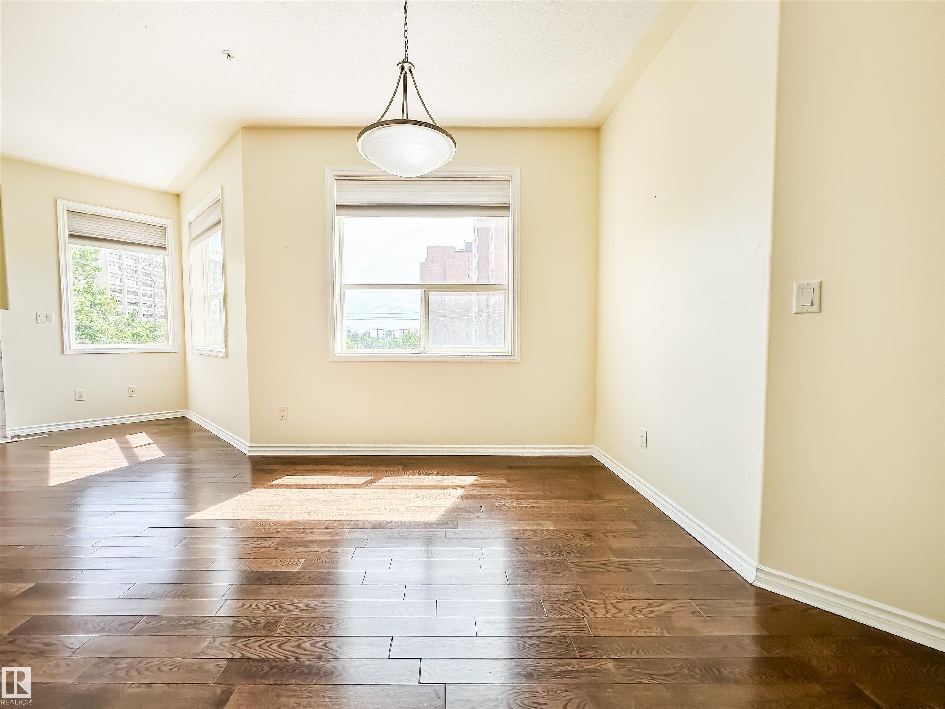 https://zimg.paragon.ice.com/ParagonImages/Property/PM/RAE/225399540/15/0/0/db7e42ef41264ffa2175782f30e6df6b/1/e78ad85d7256d19affbc48cdab36248b/225399540-71AD179F-8B80-4C98-8909-4C71250DD71F.JPG