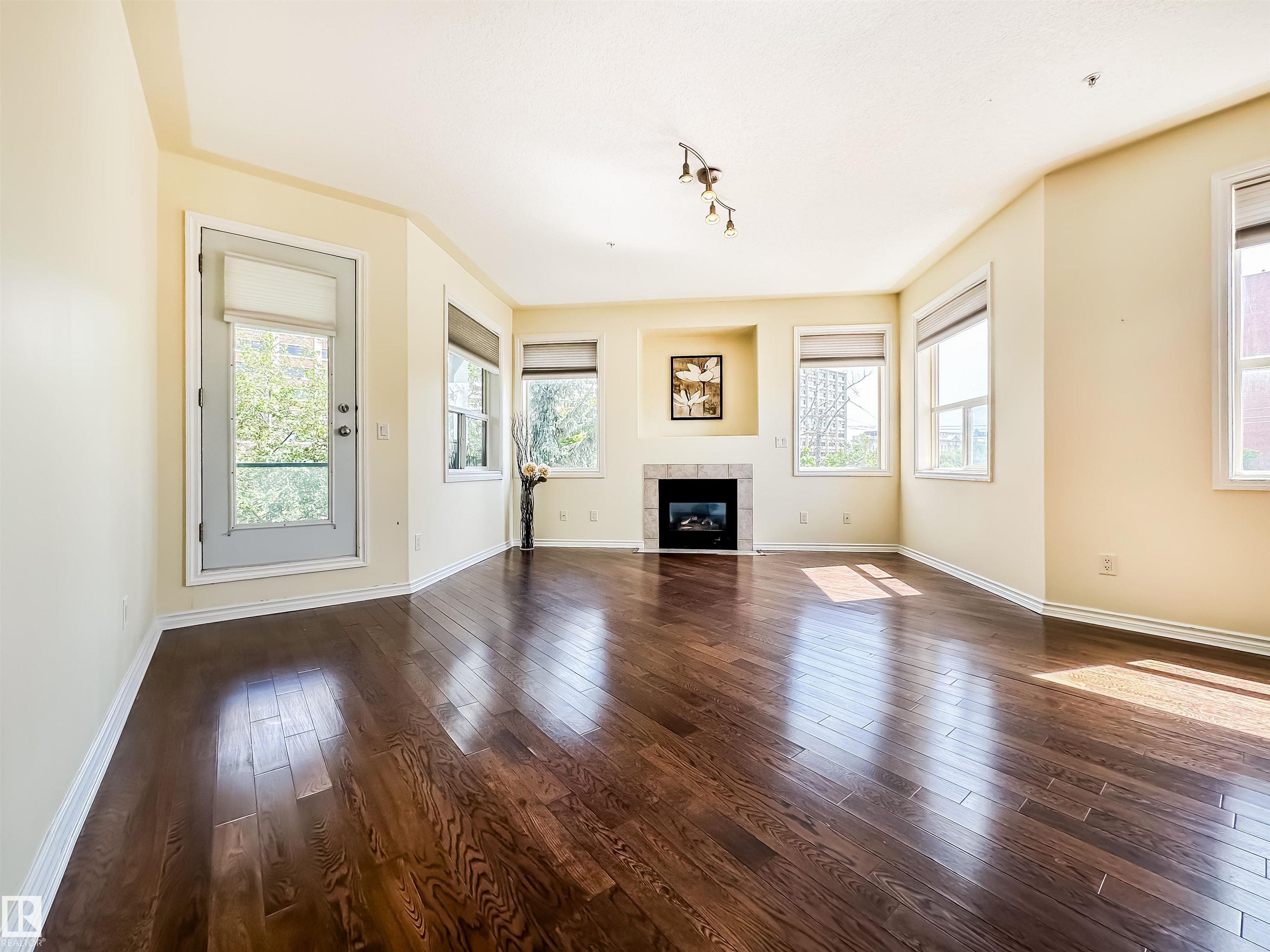 https://zimg.paragon.ice.com/ParagonImages/Property/PM/RAE/225399540/17/0/0/711f477f96745bc514333a12bd211c3c/1/e78ad85d7256d19affbc48cdab36248b/225399540-8B760190-6D63-4B03-B00C-87C2308397D9.JPG