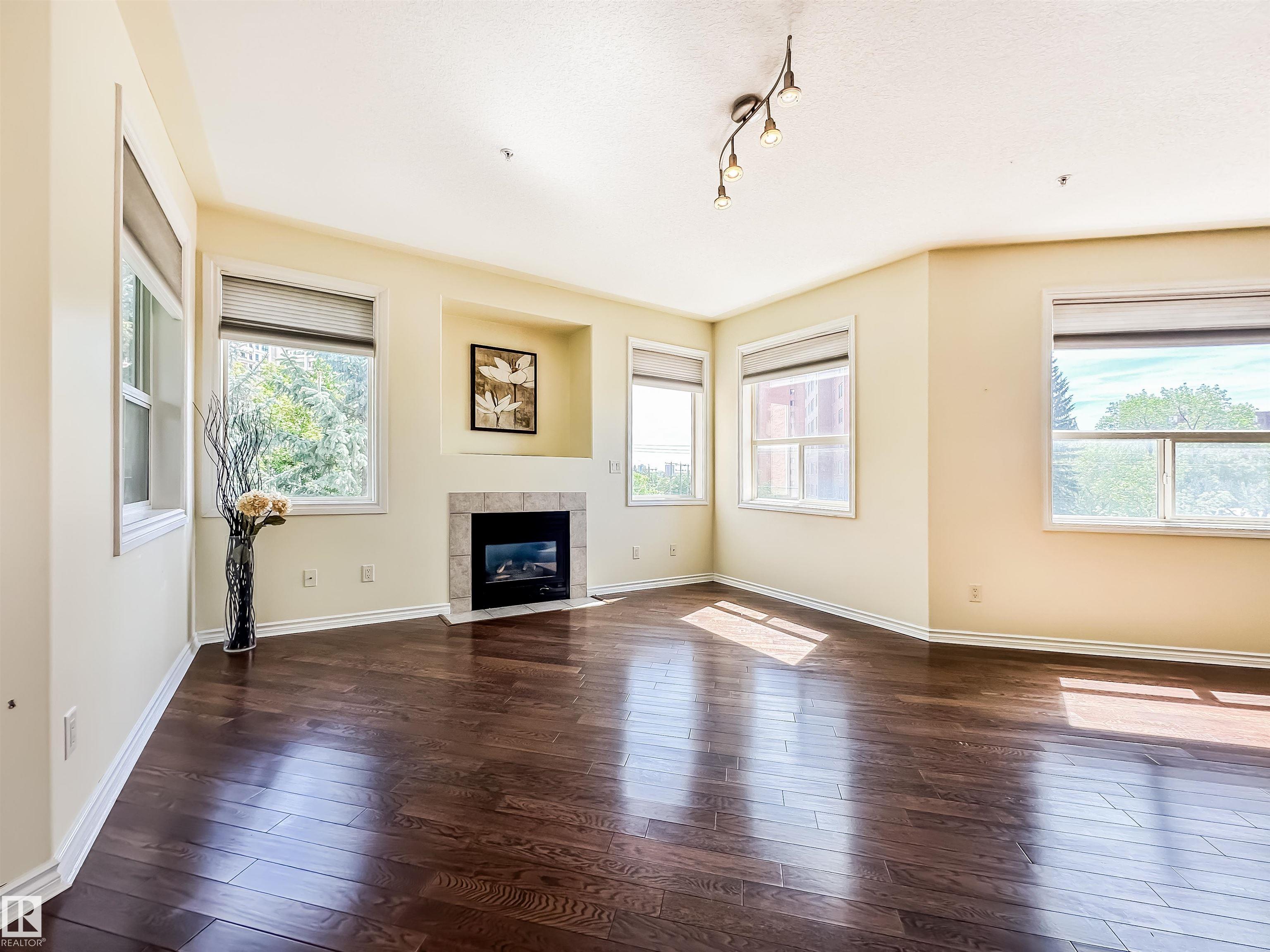 https://zimg.paragon.ice.com/ParagonImages/Property/PM/RAE/225399540/19/0/0/8c1ae2d0b78a56279c1a2342a093d1b7/1/e78ad85d7256d19affbc48cdab36248b/225399540-84D15554-D279-44C1-B7EC-BEEFBBBF1DB9.JPG