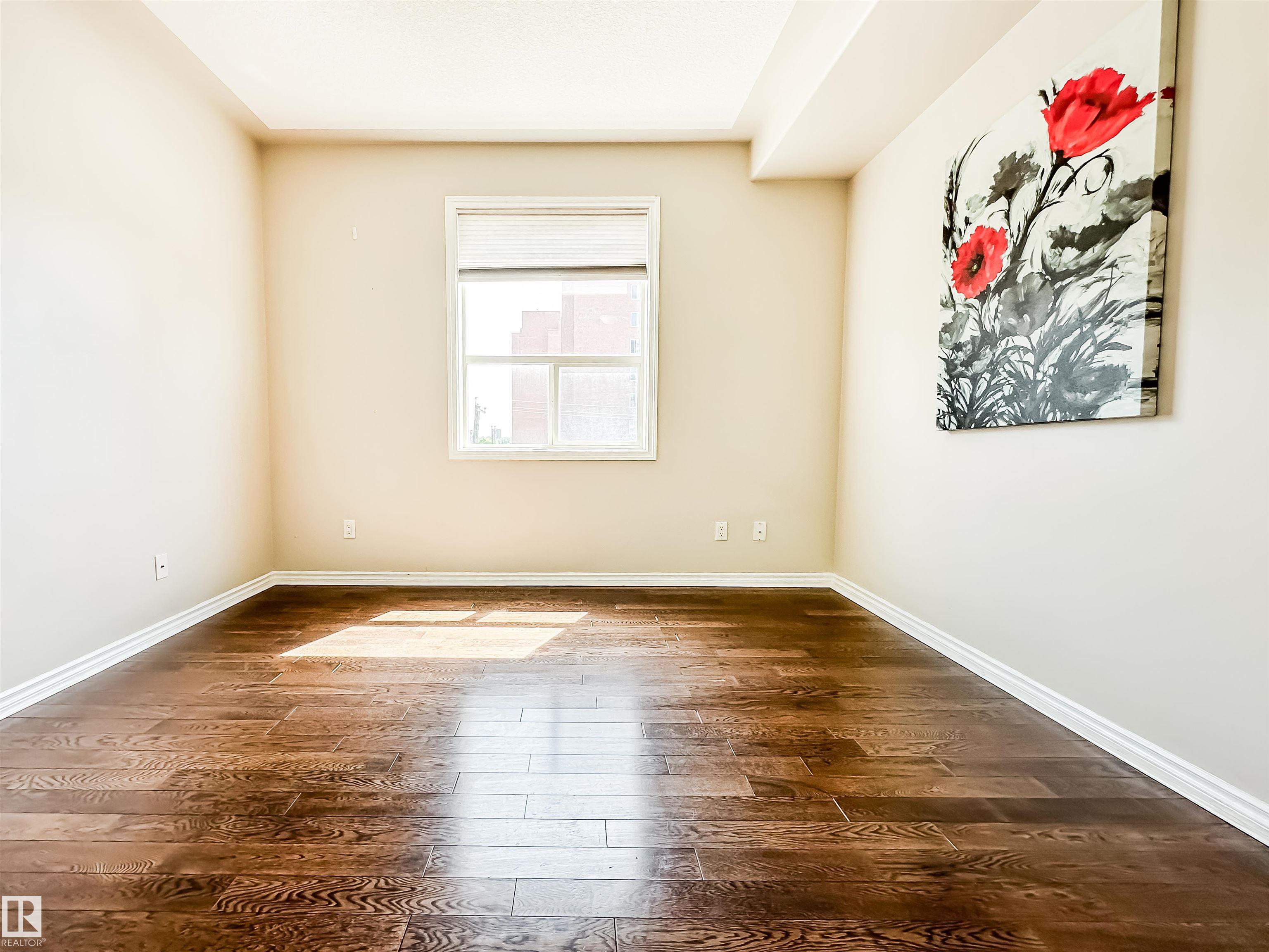 https://zimg.paragon.ice.com/ParagonImages/Property/PM/RAE/225399540/22/0/0/b989280250c60ab1280f10a94bc89cda/1/e78ad85d7256d19affbc48cdab36248b/225399540-3DA8B87A-BE68-4568-91F5-9E6624BE4B57.JPG