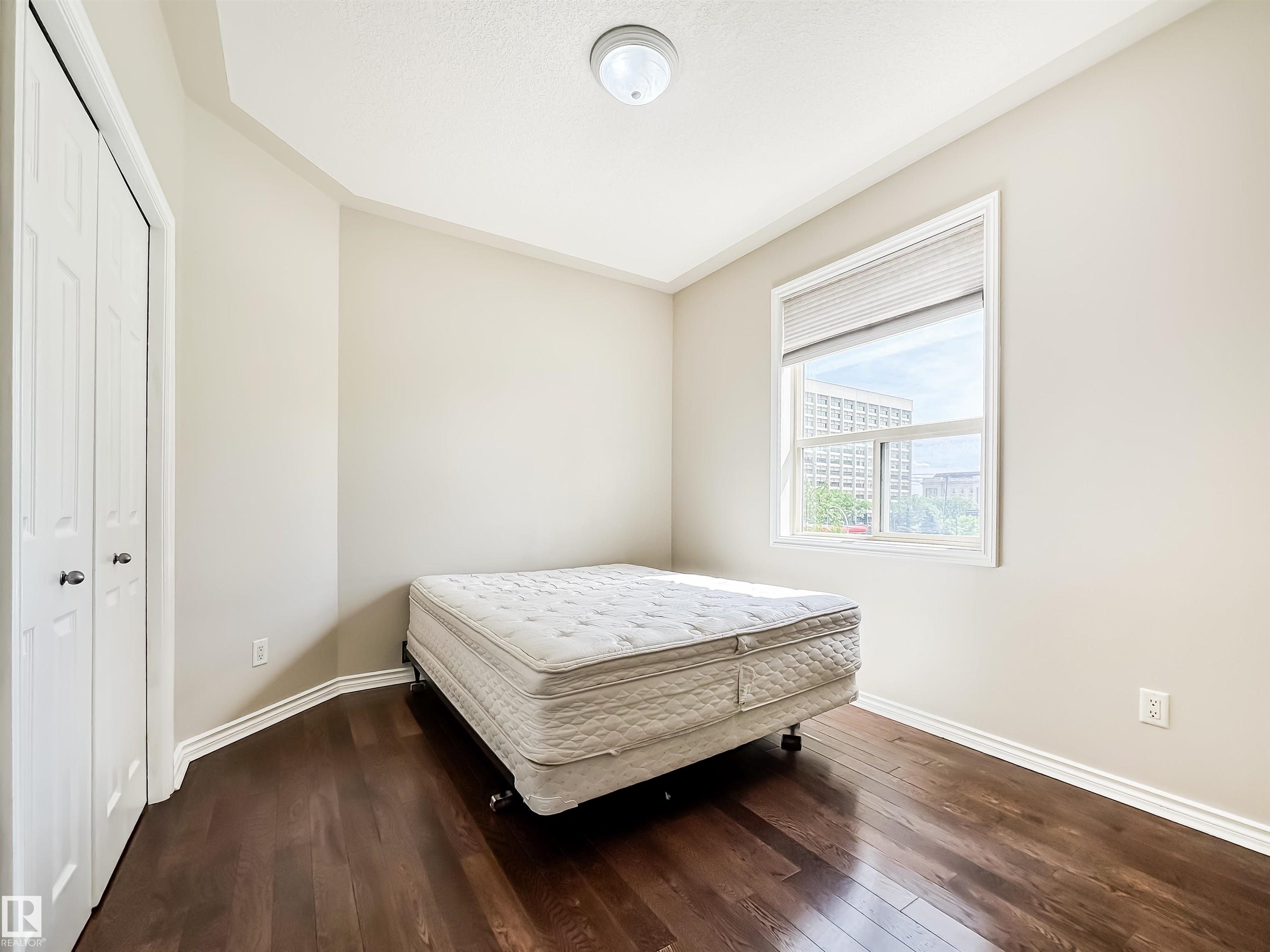 https://zimg.paragon.ice.com/ParagonImages/Property/PM/RAE/225399540/26/0/0/ba947ce30766d2cf6ae81bc4b709f1ba/1/e78ad85d7256d19affbc48cdab36248b/225399540-52A8228F-A20C-4800-AAAE-BA697E0A4CDF.JPG