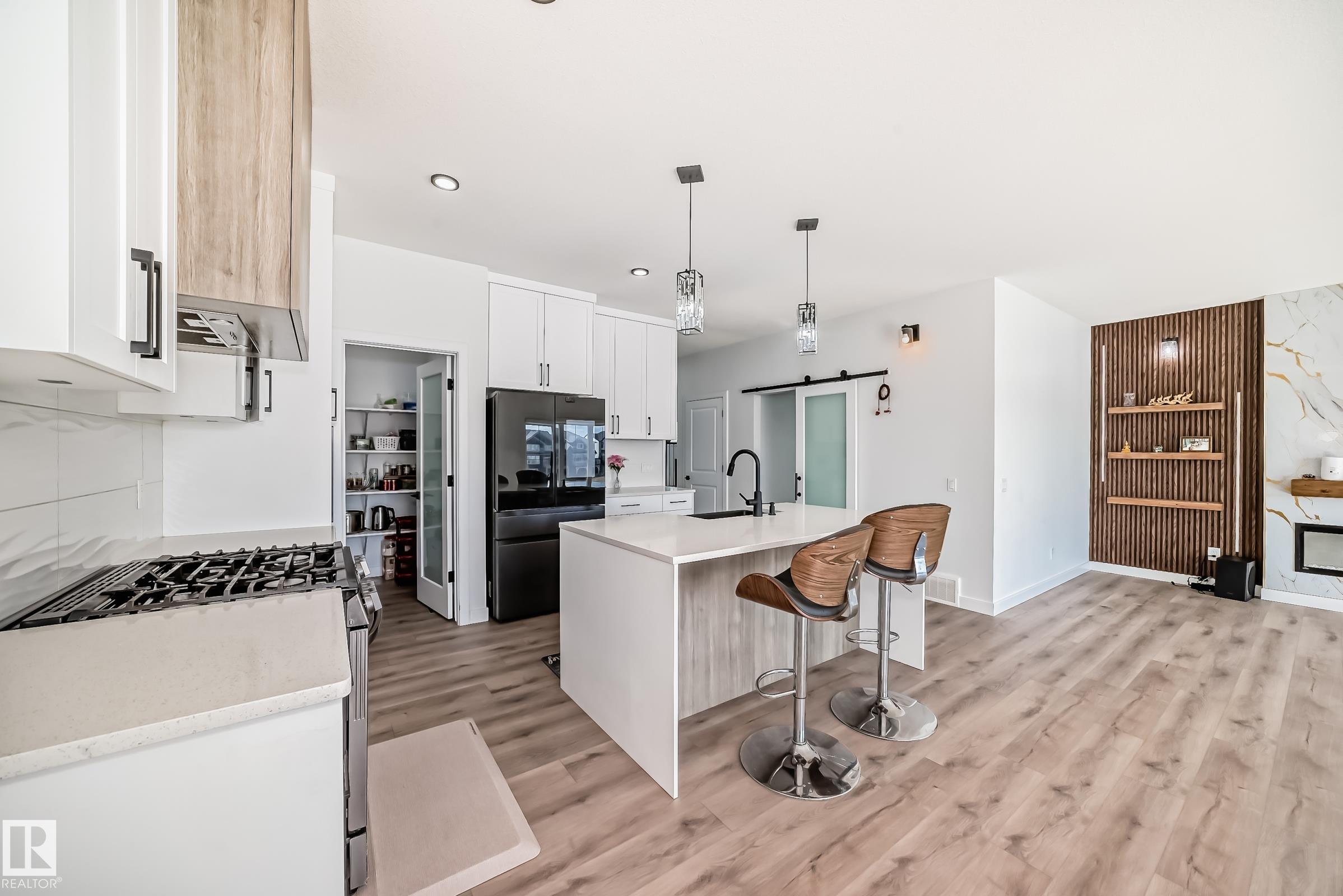 https://zimg.paragon.ice.com/ParagonImages/Property/PM/RAE/225399546/10/0/0/e97b2327e5ef18f698fbeb540fc96f56/1/346d04ac007cb17f7126784b13070f8c/225399546-ff9fc199-baa9-4f94-a630-bcd954a70703.JPG