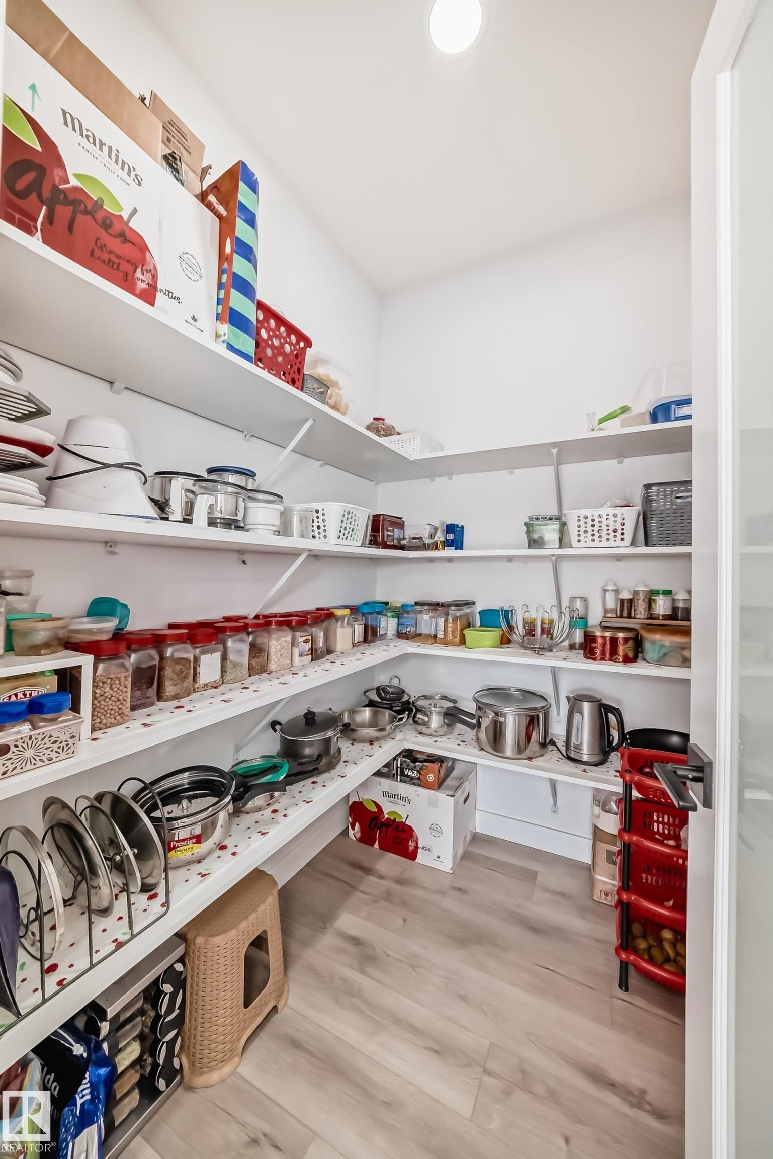 https://zimg.paragon.ice.com/ParagonImages/Property/PM/RAE/225399546/21/0/0/8cf02e66eaea4986c52f0f43d88736db/1/346d04ac007cb17f7126784b13070f8c/225399546-2daf2483-39f3-4f2e-b182-45ab2c4a5461.JPG