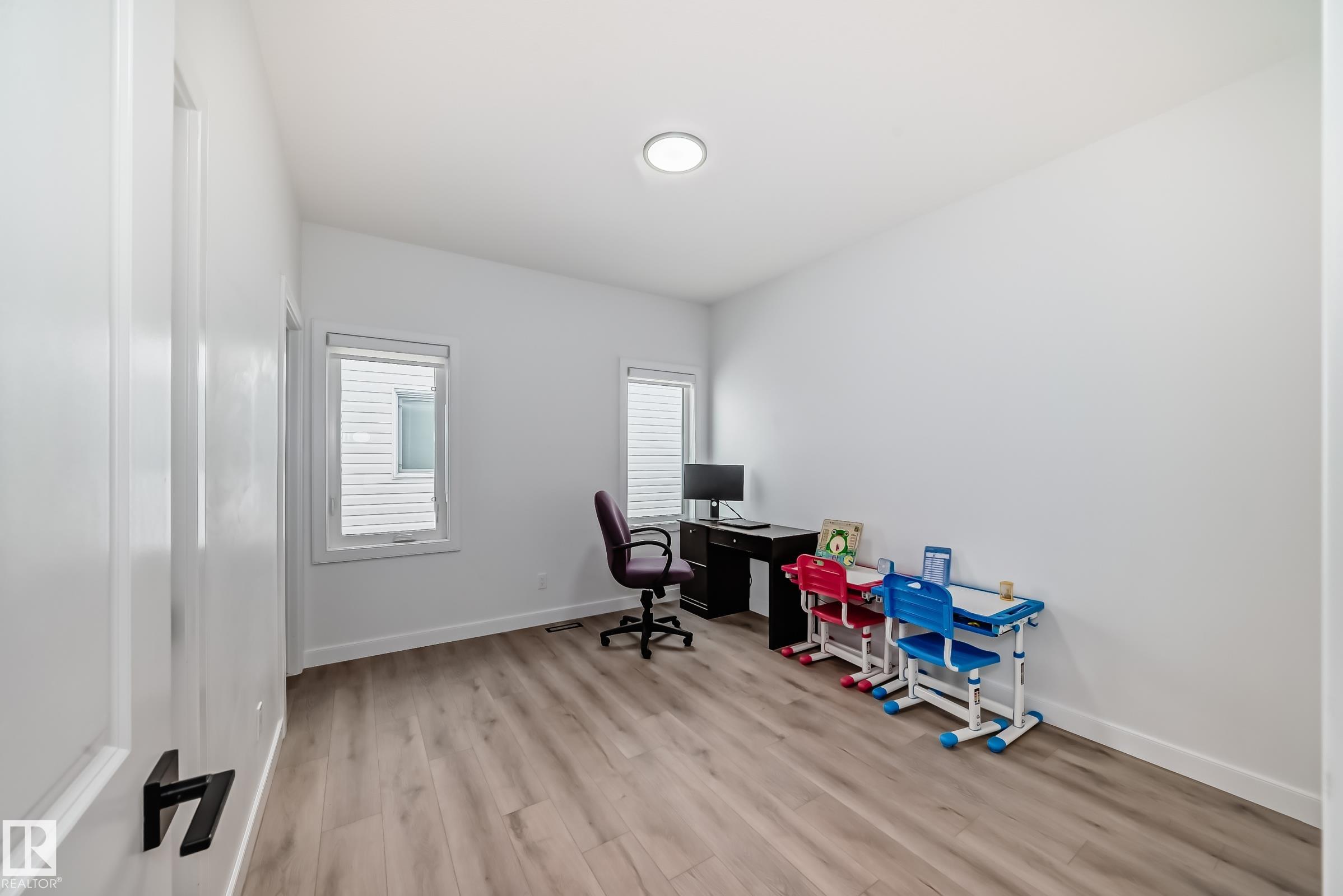 https://zimg.paragon.ice.com/ParagonImages/Property/PM/RAE/225399546/25/0/0/1fe52c62a02e9c2d74a3dd38ca291a02/1/346d04ac007cb17f7126784b13070f8c/225399546-06DA0757-D59E-47E9-B2E2-5F6CC06468D2.JPG