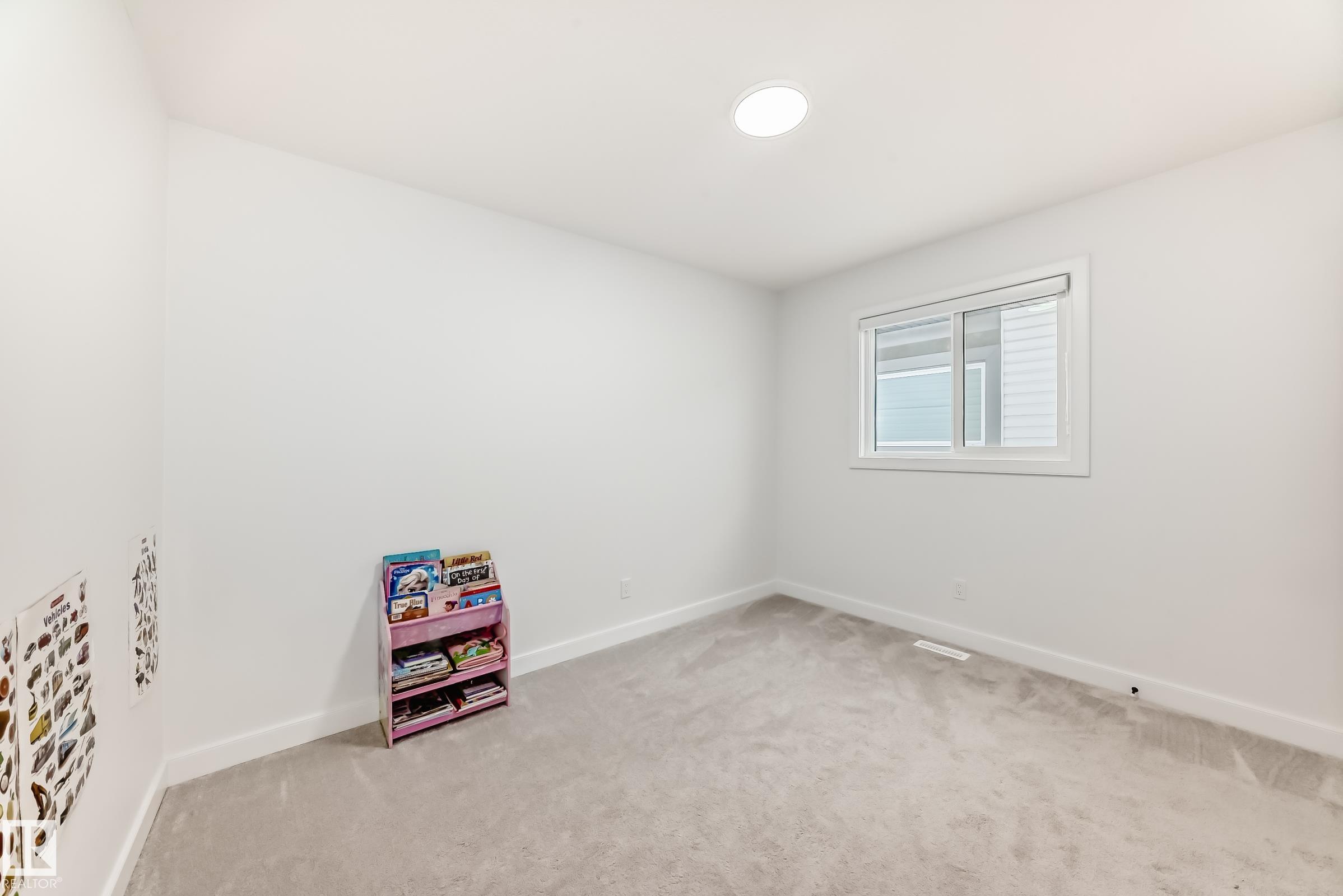 https://zimg.paragon.ice.com/ParagonImages/Property/PM/RAE/225399546/44/0/0/5ab77cae55acd97e41168de639842706/1/346d04ac007cb17f7126784b13070f8c/225399546-54F498C3-2AF6-439C-A55E-98A04FCEE17D.JPG