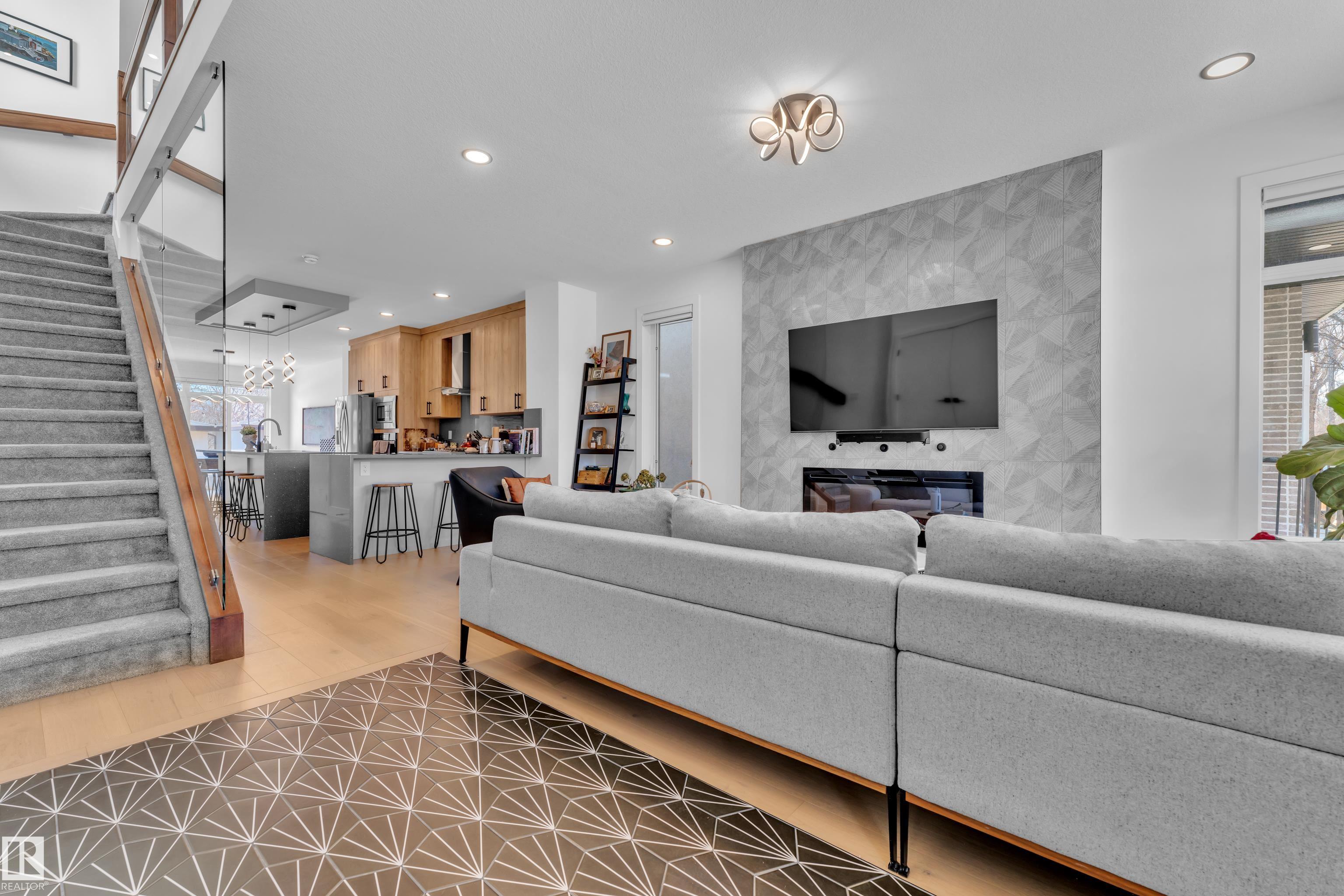 https://zimg.paragon.ice.com/ParagonImages/Property/PM/RAE/225399558/16/0/0/d85d130902770d420b4549345fb071bc/1/9365ae2e1d826626492ebec858b382b1/225399558-445162c6-e924-44ae-b780-1c1e3cfa51c9.JPG