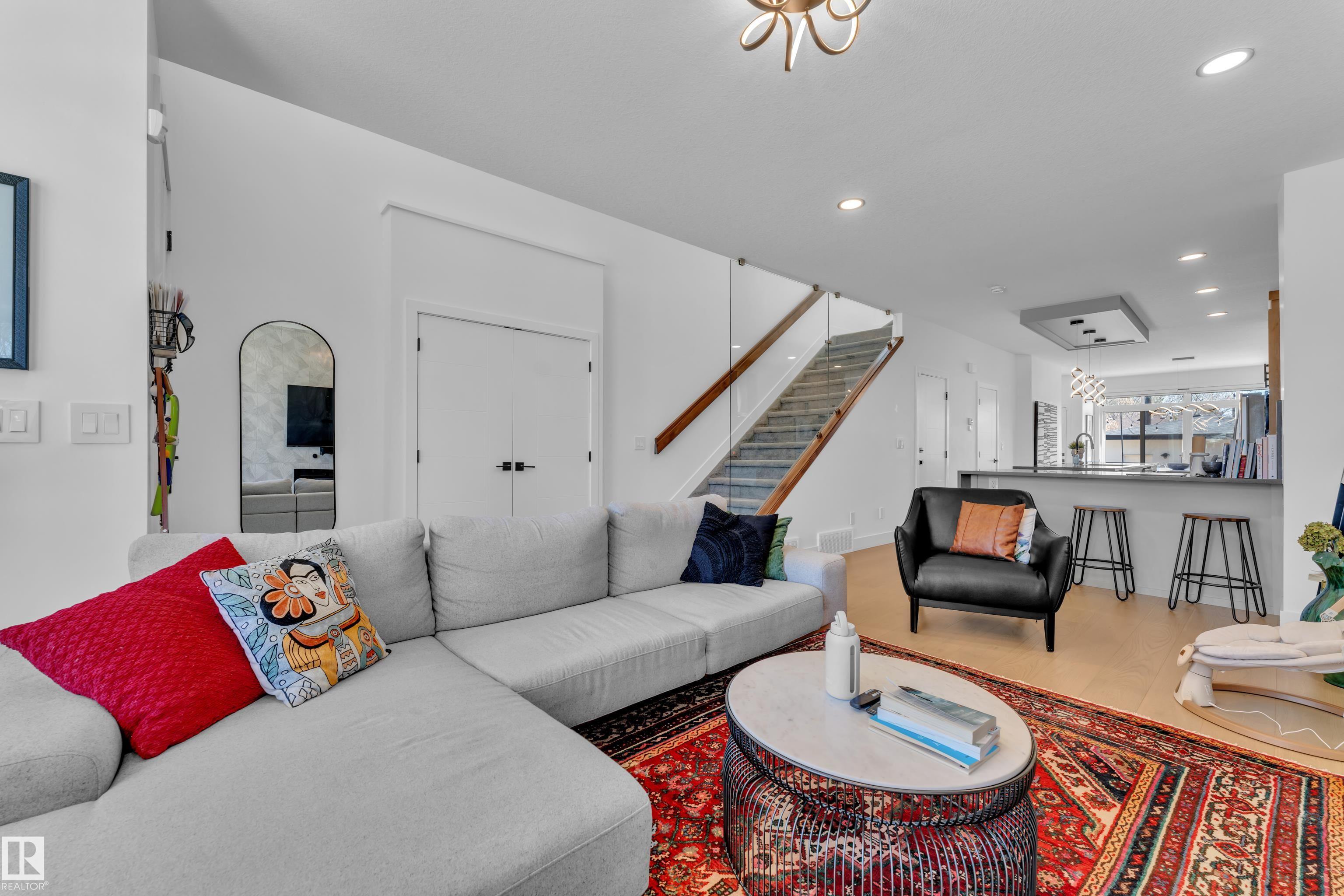 https://zimg.paragon.ice.com/ParagonImages/Property/PM/RAE/225399558/17/0/0/4cc559adecd47d559ff8046b26f6042b/1/9365ae2e1d826626492ebec858b382b1/225399558-7473eba3-8be3-448e-92e3-c11e67182c21.JPG