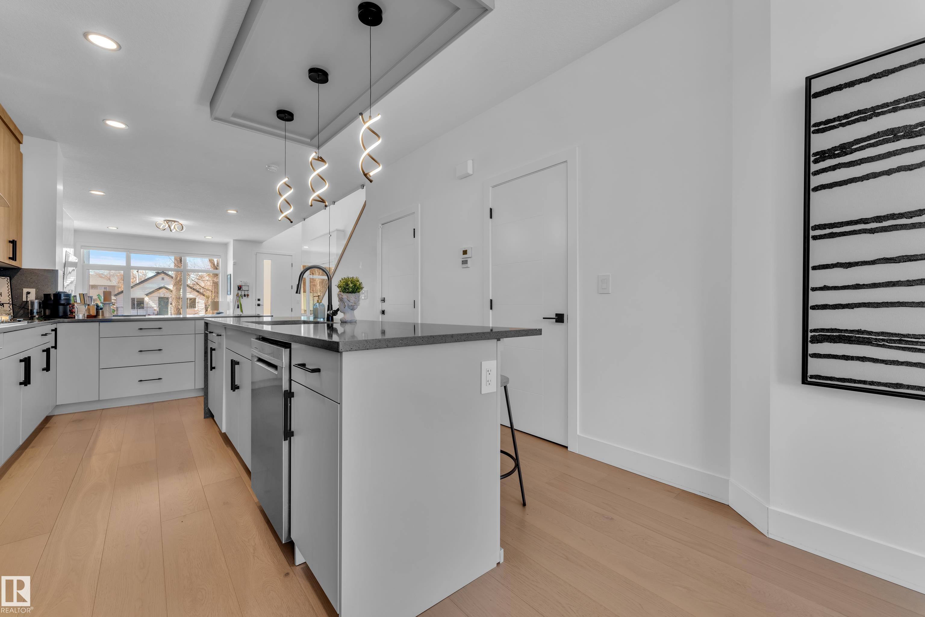 https://zimg.paragon.ice.com/ParagonImages/Property/PM/RAE/225399558/26/0/0/6f632ad90bfc85ee93a1b436eb128edb/1/9365ae2e1d826626492ebec858b382b1/225399558-115c0ac3-3585-4fc0-a7a1-c70dcb8897d8.JPG