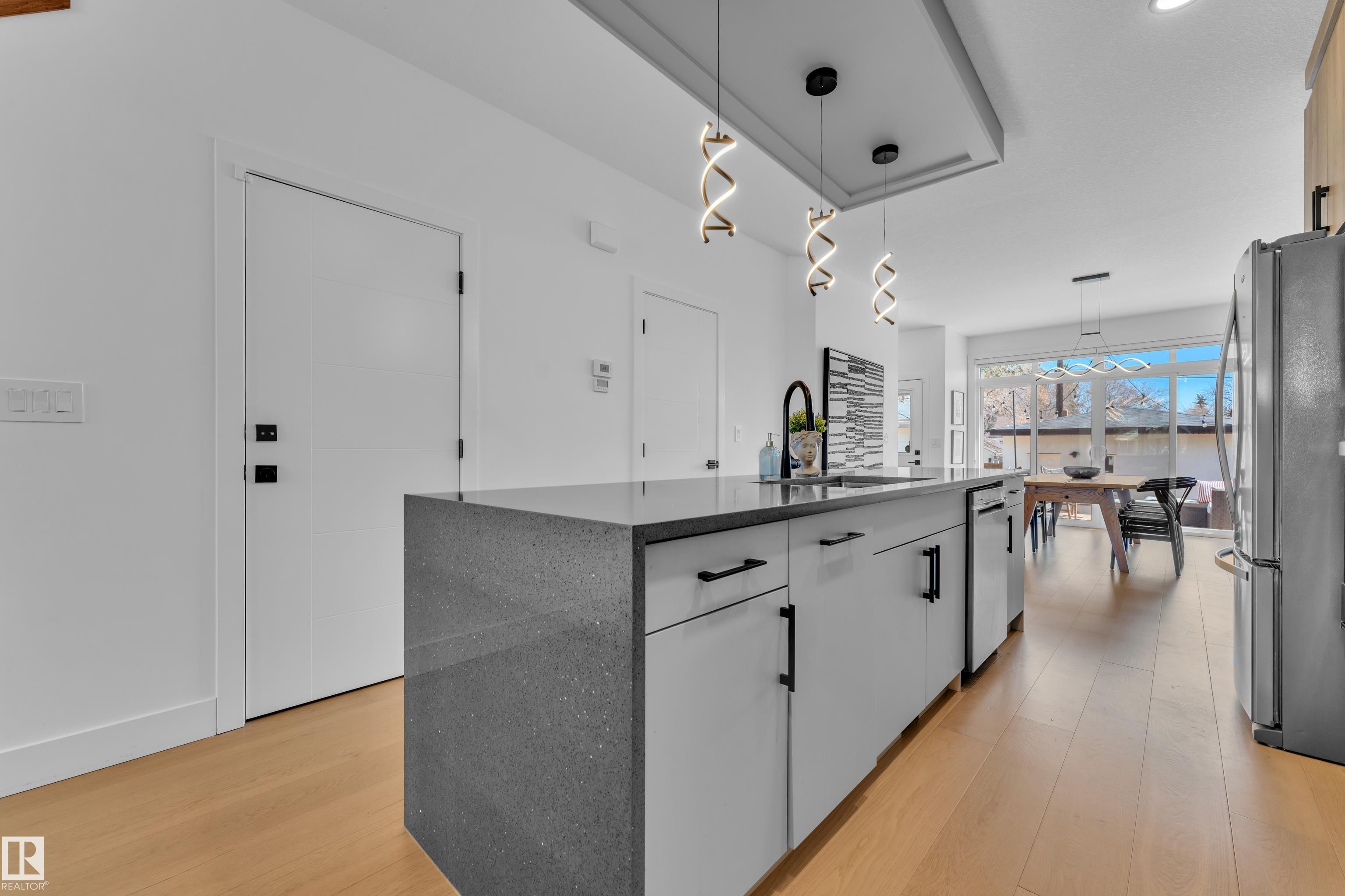 https://zimg.paragon.ice.com/ParagonImages/Property/PM/RAE/225399558/27/0/0/34ea2c8d6773c1df49d791342ace5d28/1/9365ae2e1d826626492ebec858b382b1/225399558-537f92e1-e01c-4470-9f99-fb7cfc2c3e11.JPG