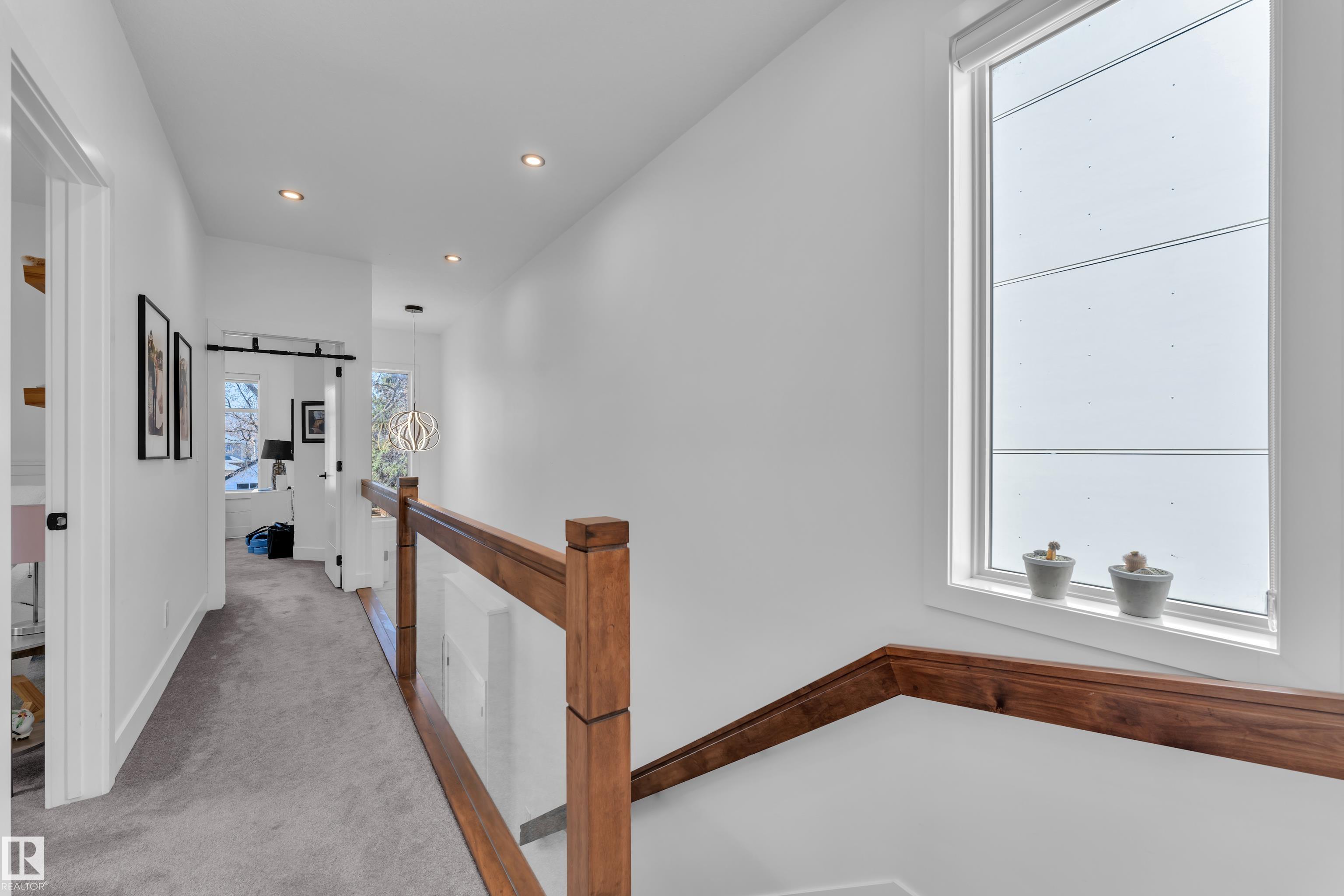 https://zimg.paragon.ice.com/ParagonImages/Property/PM/RAE/225399558/32/0/0/4b5aa6eabd4179e7103340469571aad0/1/9365ae2e1d826626492ebec858b382b1/225399558-e6f3cccd-cb51-4889-b91b-c41922c7ac8d.JPG