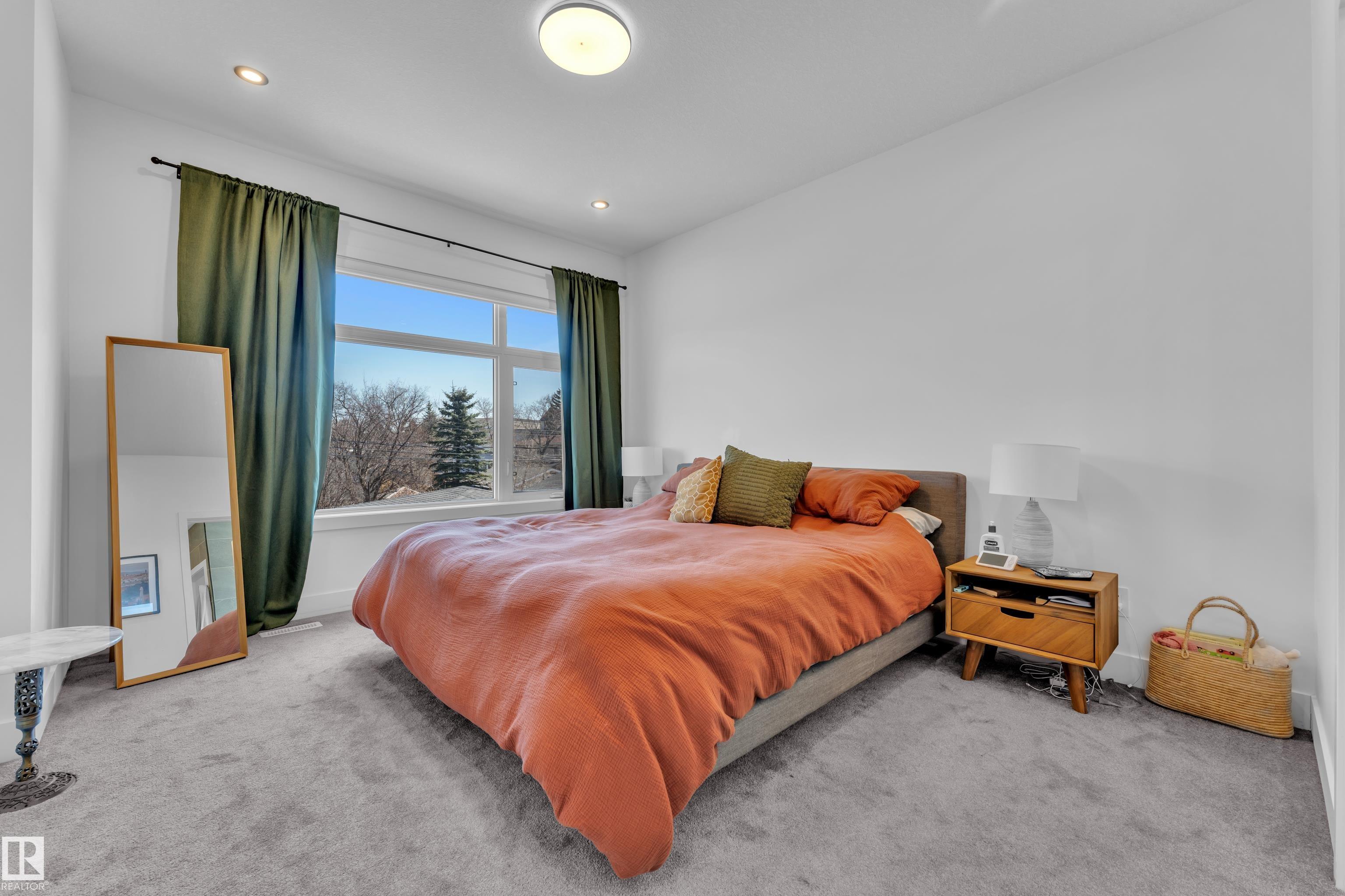 https://zimg.paragon.ice.com/ParagonImages/Property/PM/RAE/225399558/34/0/0/8c4a6aa3223752dbd83cd7894644a110/1/9365ae2e1d826626492ebec858b382b1/225399558-08b6bcde-f2ea-4e52-baa5-06f7fb815e52.JPG