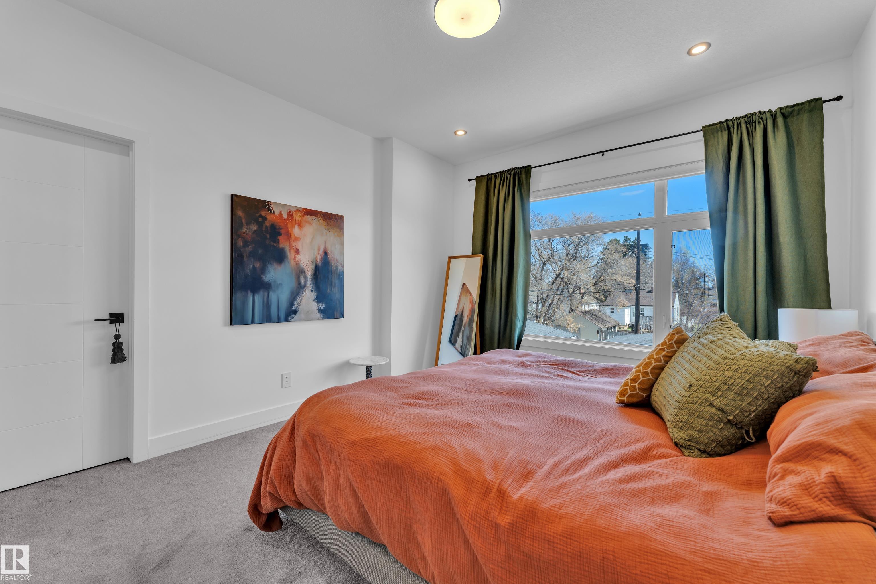 https://zimg.paragon.ice.com/ParagonImages/Property/PM/RAE/225399558/36/0/0/f2625faeb5015f24758c25c14598ed5d/1/9365ae2e1d826626492ebec858b382b1/225399558-b1e134a1-3aa7-4e6c-bfdc-9955dd629bf3.JPG