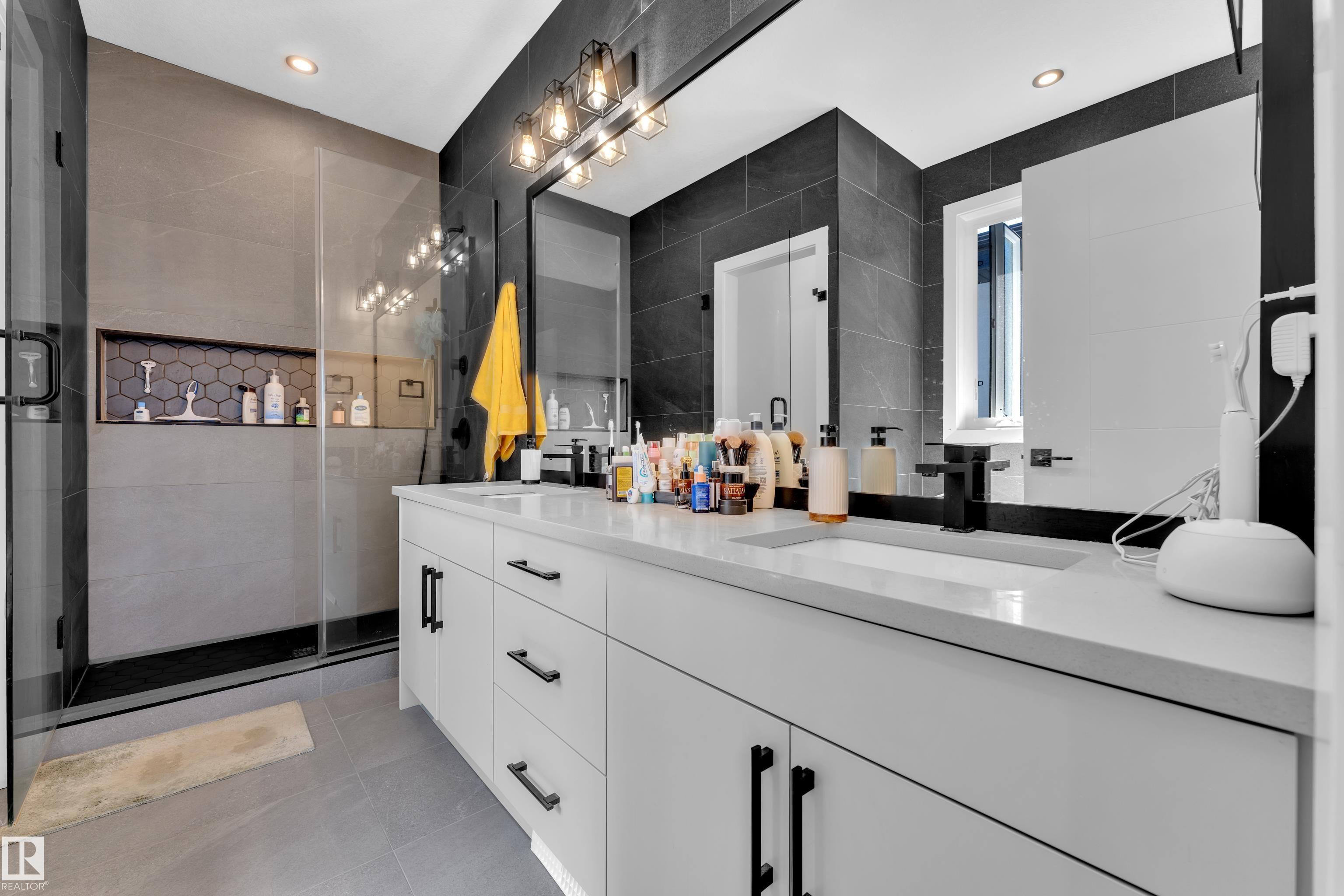 https://zimg.paragon.ice.com/ParagonImages/Property/PM/RAE/225399558/39/0/0/1f94a07a8d89e56a2bf1e515879c5a48/1/9365ae2e1d826626492ebec858b382b1/225399558-365ae925-7f48-49bb-b99b-9a39c25121e6.JPG