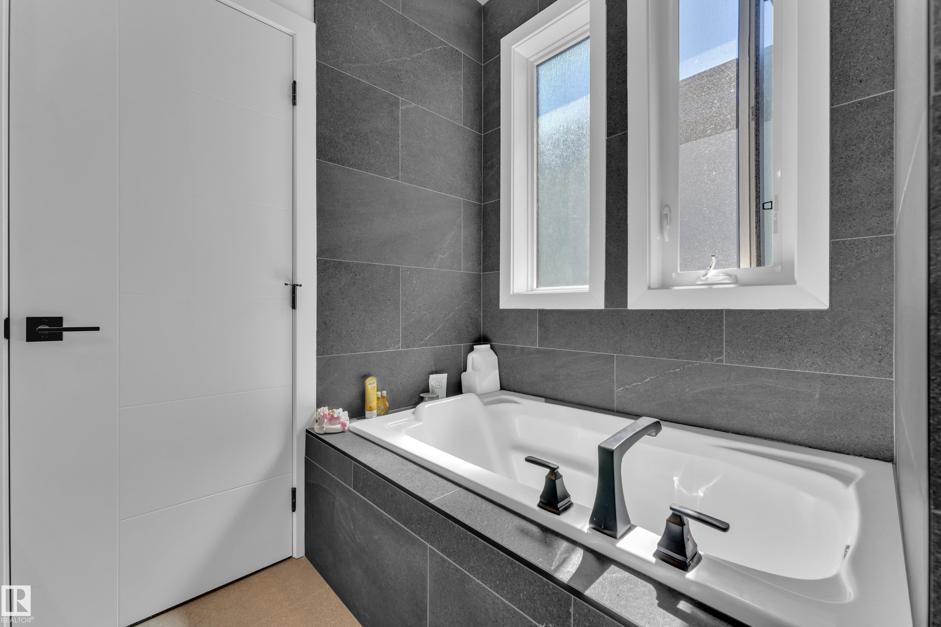 https://zimg.paragon.ice.com/ParagonImages/Property/PM/RAE/225399558/41/0/0/c272e58032912f8295b1f549d782ce9e/1/9365ae2e1d826626492ebec858b382b1/225399558-ce567e08-5554-4386-80e0-79a3160a0d98.JPG