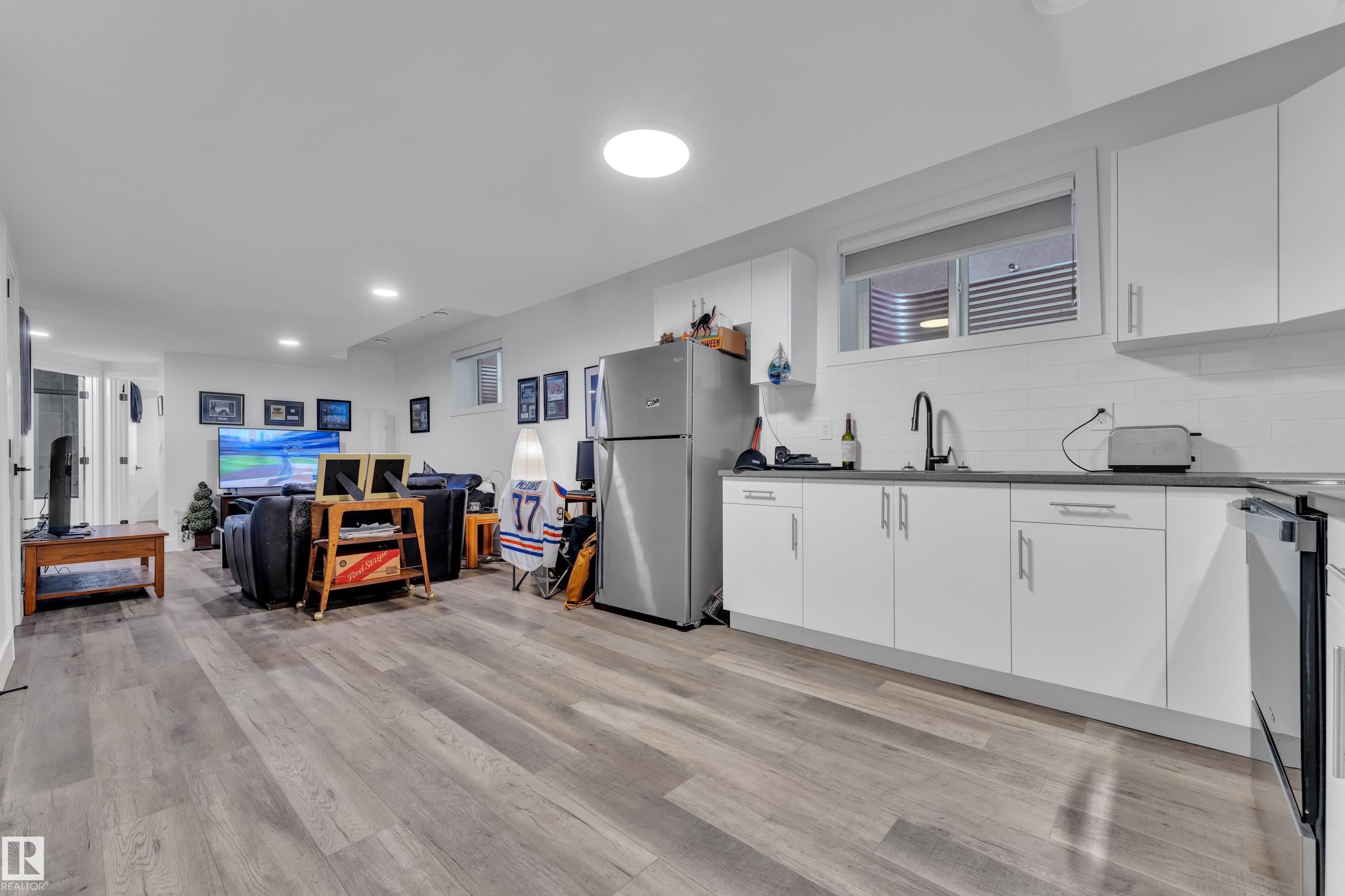 https://zimg.paragon.ice.com/ParagonImages/Property/PM/RAE/225399558/51/0/0/c171612e0c7935d416f1be709190fc66/1/9365ae2e1d826626492ebec858b382b1/225399558-97eb510c-5180-483c-84b7-e97bfc8e38cb.JPG