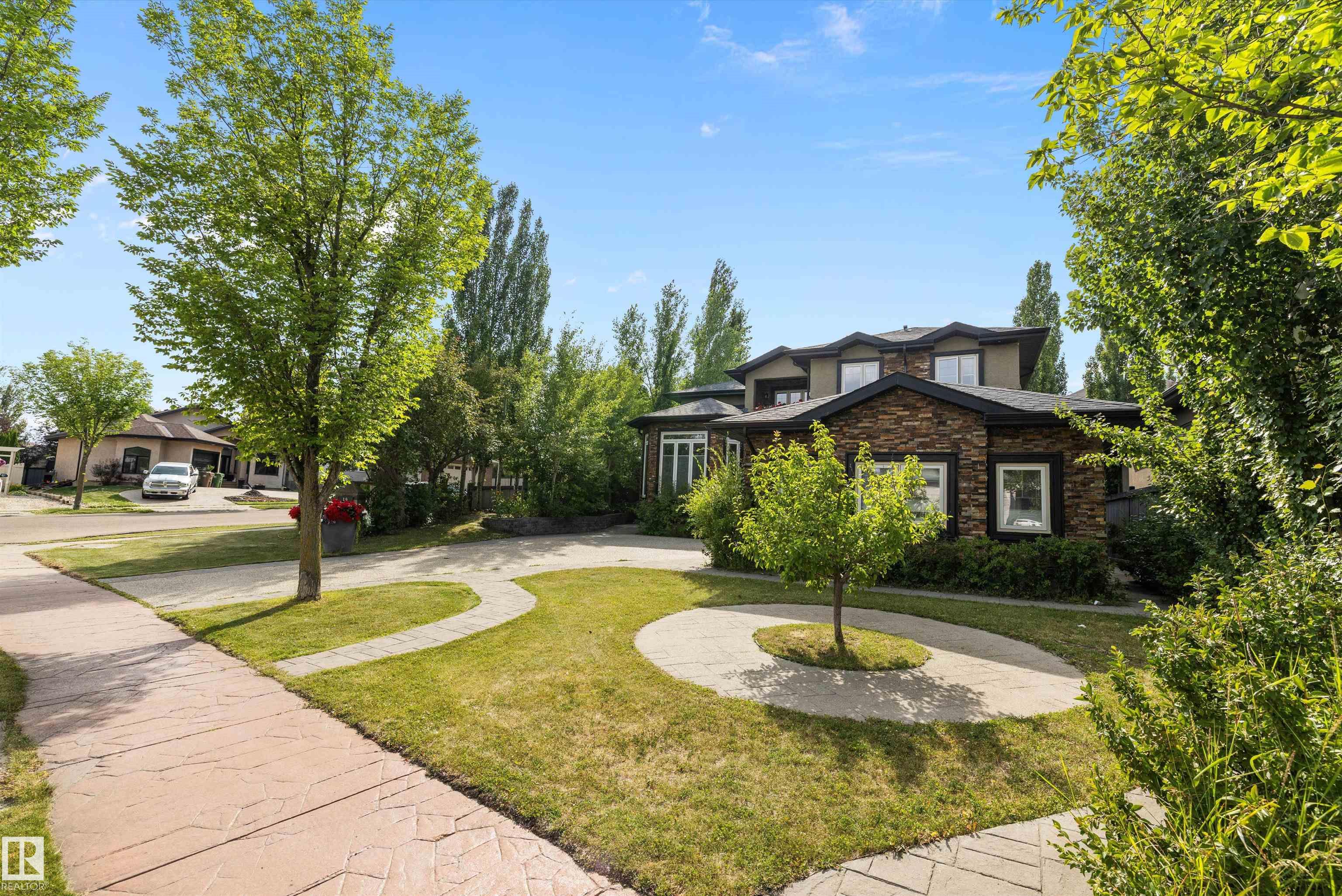 19 Oak Point, Oakmont, St. Albert