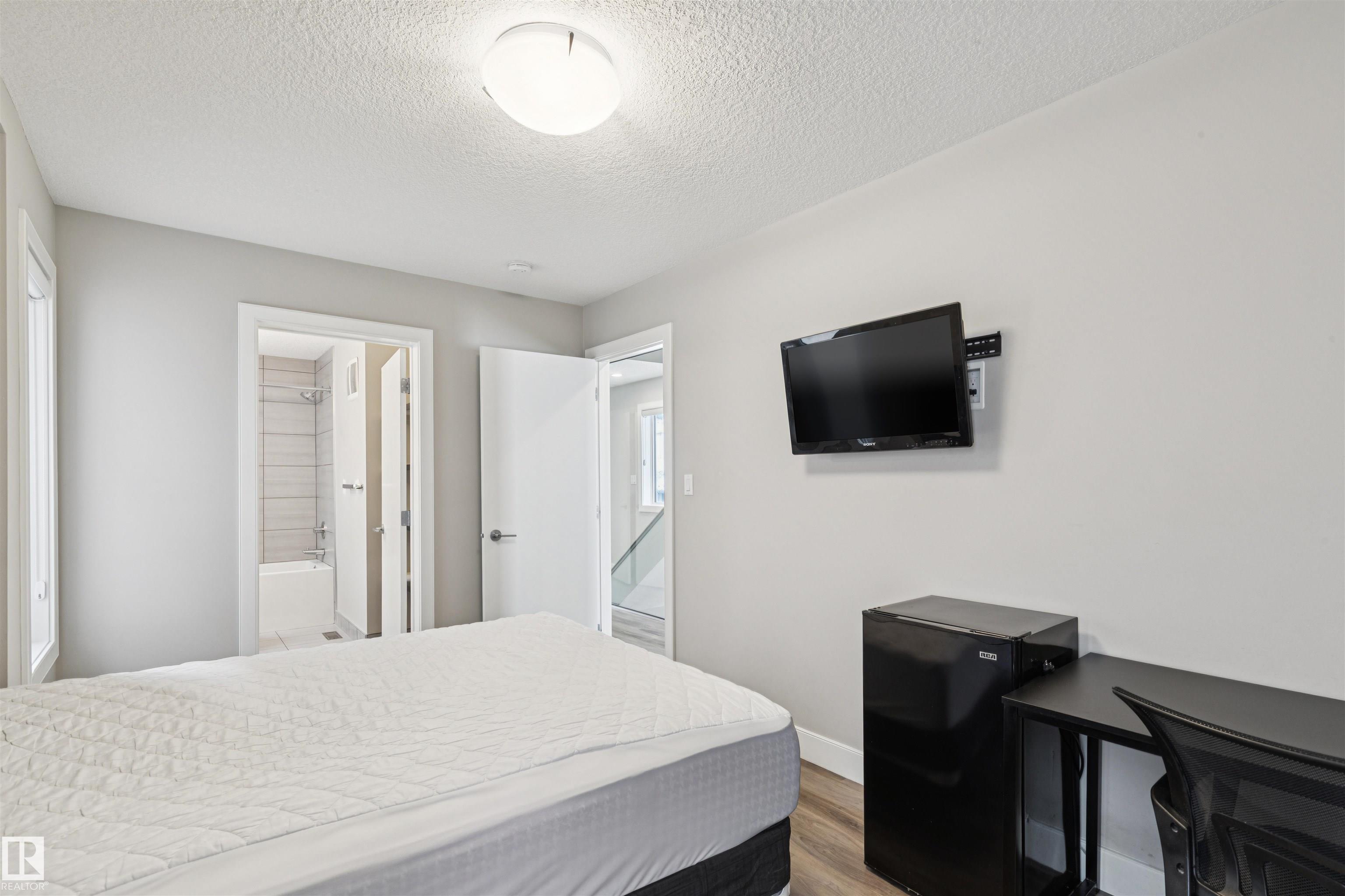 https://zimg.paragon.ice.com/ParagonImages/Property/PM/RAE/225399595/14/0/0/c800032518420627ee99db761e6e5dfd/1/bfbf9b551de33195974b8d57db2837cb/225399595-cb55e9b9-3c3a-422a-bb32-963e2c1927e3.JPG