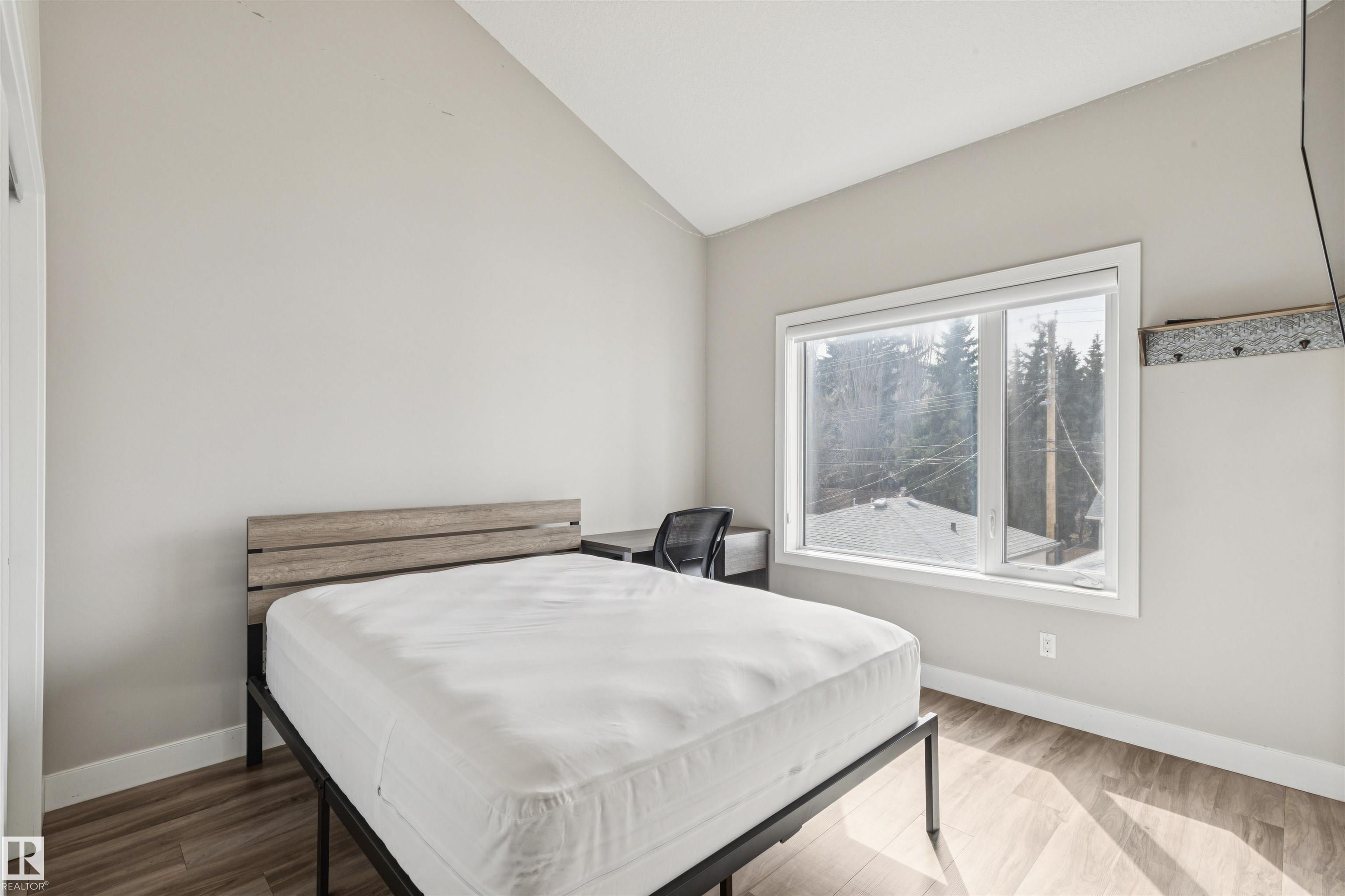 https://zimg.paragon.ice.com/ParagonImages/Property/PM/RAE/225399595/16/0/0/75f8f74cce99f7add17f1ae870d902d5/1/bfbf9b551de33195974b8d57db2837cb/225399595-f2bb6589-ae1a-412e-a60a-b62200a84f16.JPG