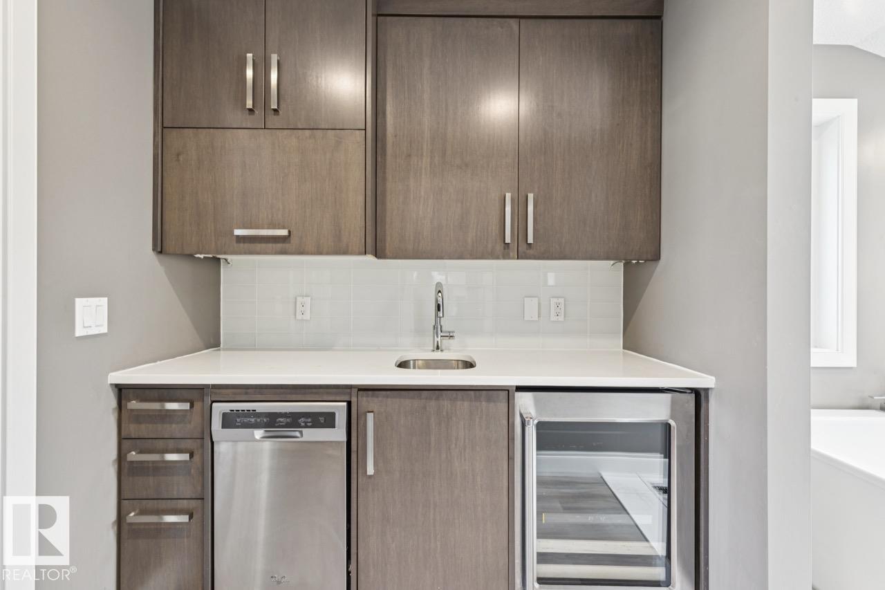 https://zimg.paragon.ice.com/ParagonImages/Property/PM/RAE/225399595/24/0/0/d7e56d7267dab427a28210c86abed484/1/bfbf9b551de33195974b8d57db2837cb/225399595-78ab7445-c854-4648-805d-817d4e820d8e.JPG