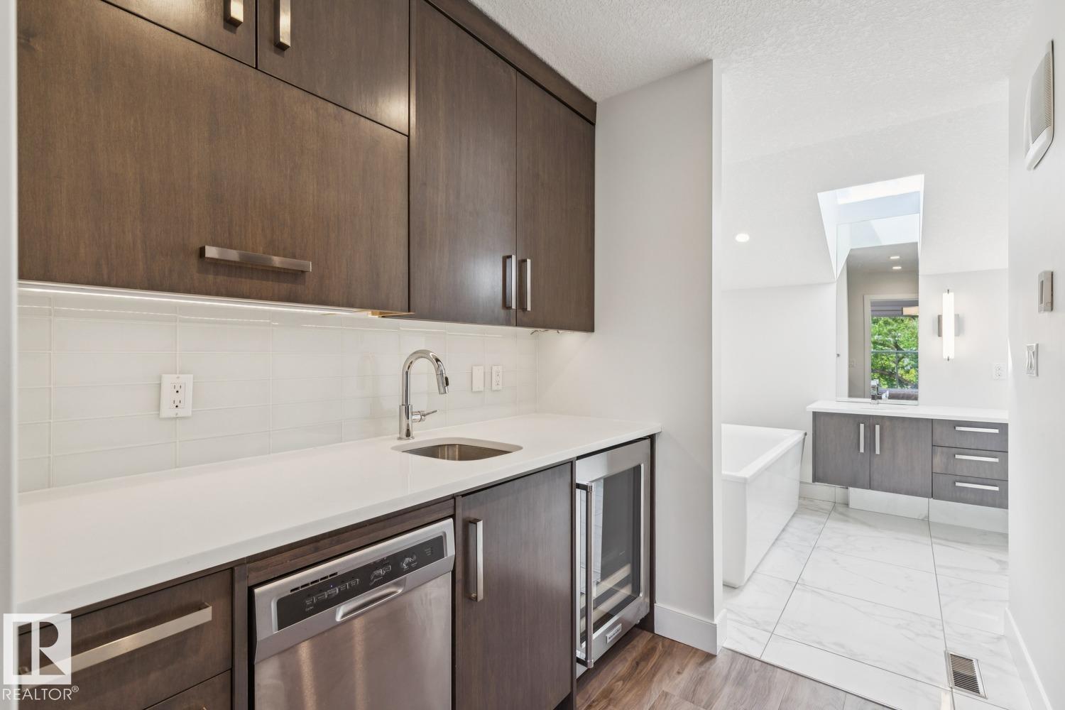 https://zimg.paragon.ice.com/ParagonImages/Property/PM/RAE/225399595/30/0/0/004bcb17fcb39f4511eb19297eb3d194/1/bfbf9b551de33195974b8d57db2837cb/225399595-eb30242b-74ba-4777-9ffc-e5eeae732ef8.JPG