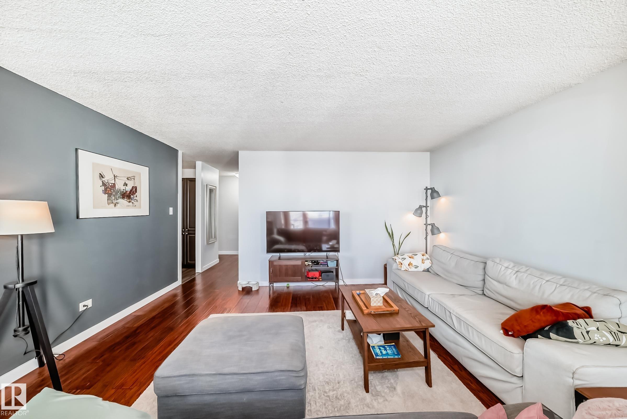 https://zimg.paragon.ice.com/ParagonImages/Property/PM/RAE/225399598/11/0/0/701e608692a53a496f563dcb72147767/1/705223db10c7dba976948815da88e8fa/225399598-49122820-3a38-43d7-8dc0-22f11c7cdb30.JPG