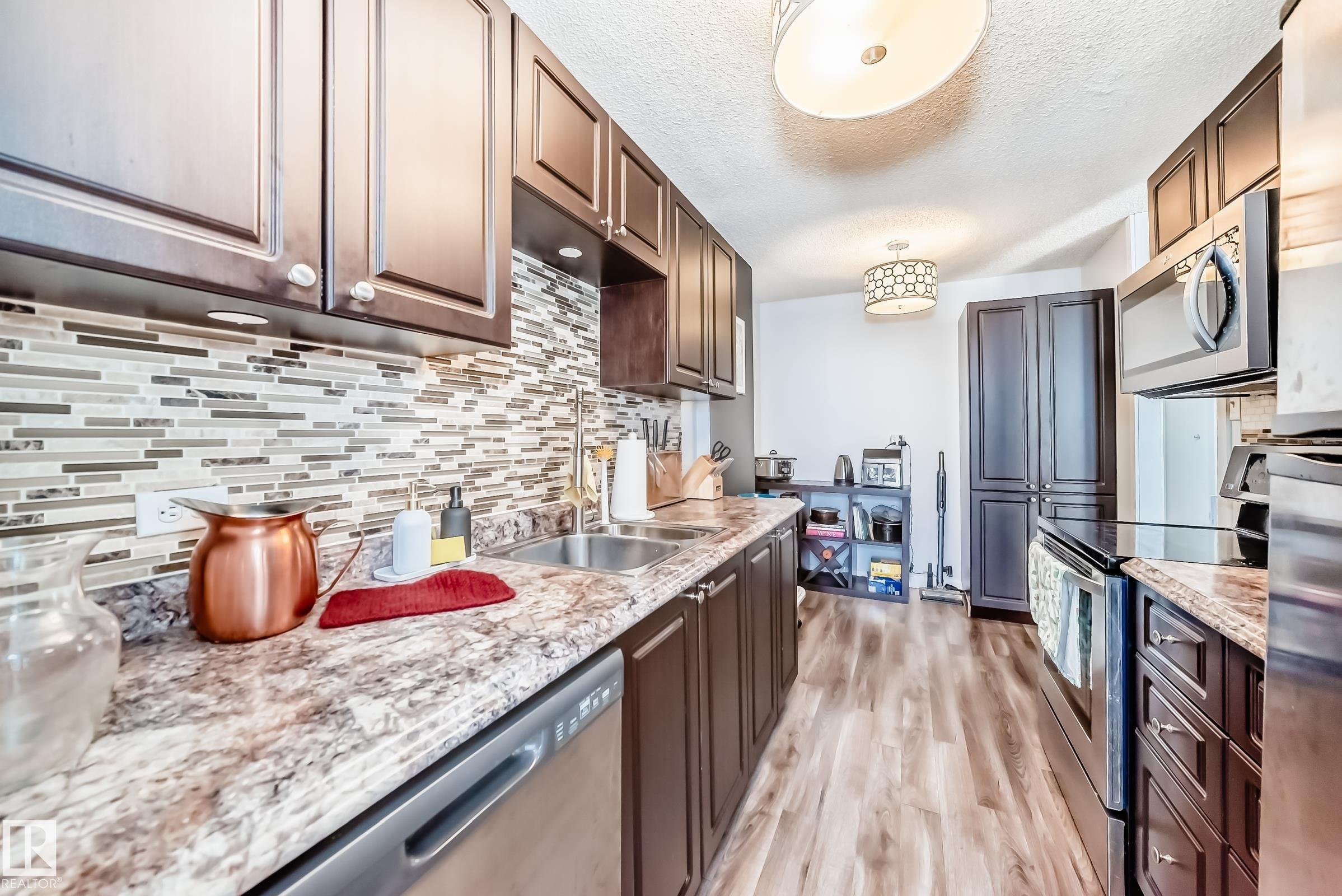 https://zimg.paragon.ice.com/ParagonImages/Property/PM/RAE/225399598/17/0/0/9e0c3b18621b1769e70e49c915485de6/1/705223db10c7dba976948815da88e8fa/225399598-e300921a-6033-4eb8-9278-e0e199e7c23f.JPG