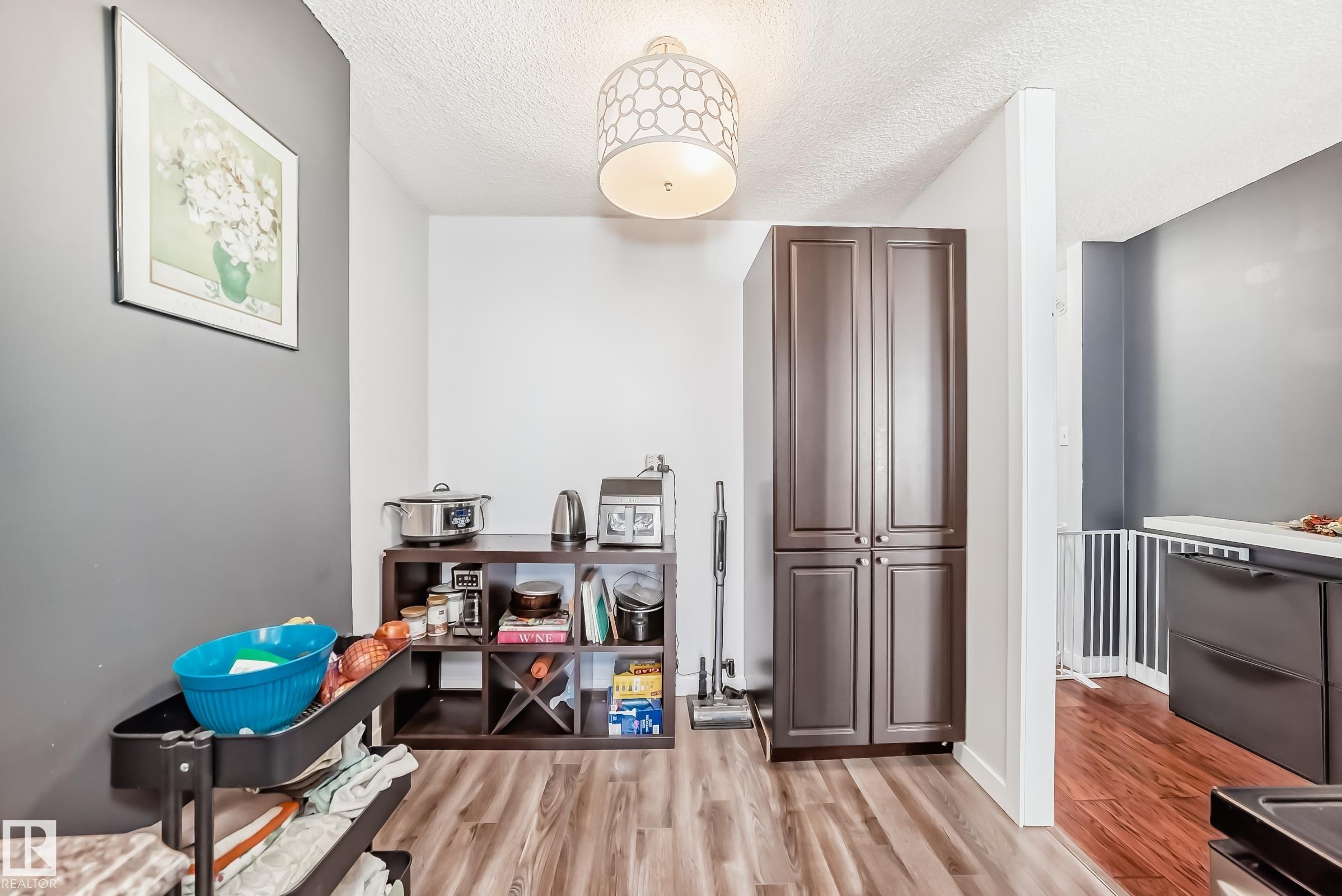 https://zimg.paragon.ice.com/ParagonImages/Property/PM/RAE/225399598/19/0/0/e97a12eed834e2b686d120cc88187f3b/1/705223db10c7dba976948815da88e8fa/225399598-d06ca821-7d42-4781-bbfc-f38d37c7d11a.JPG